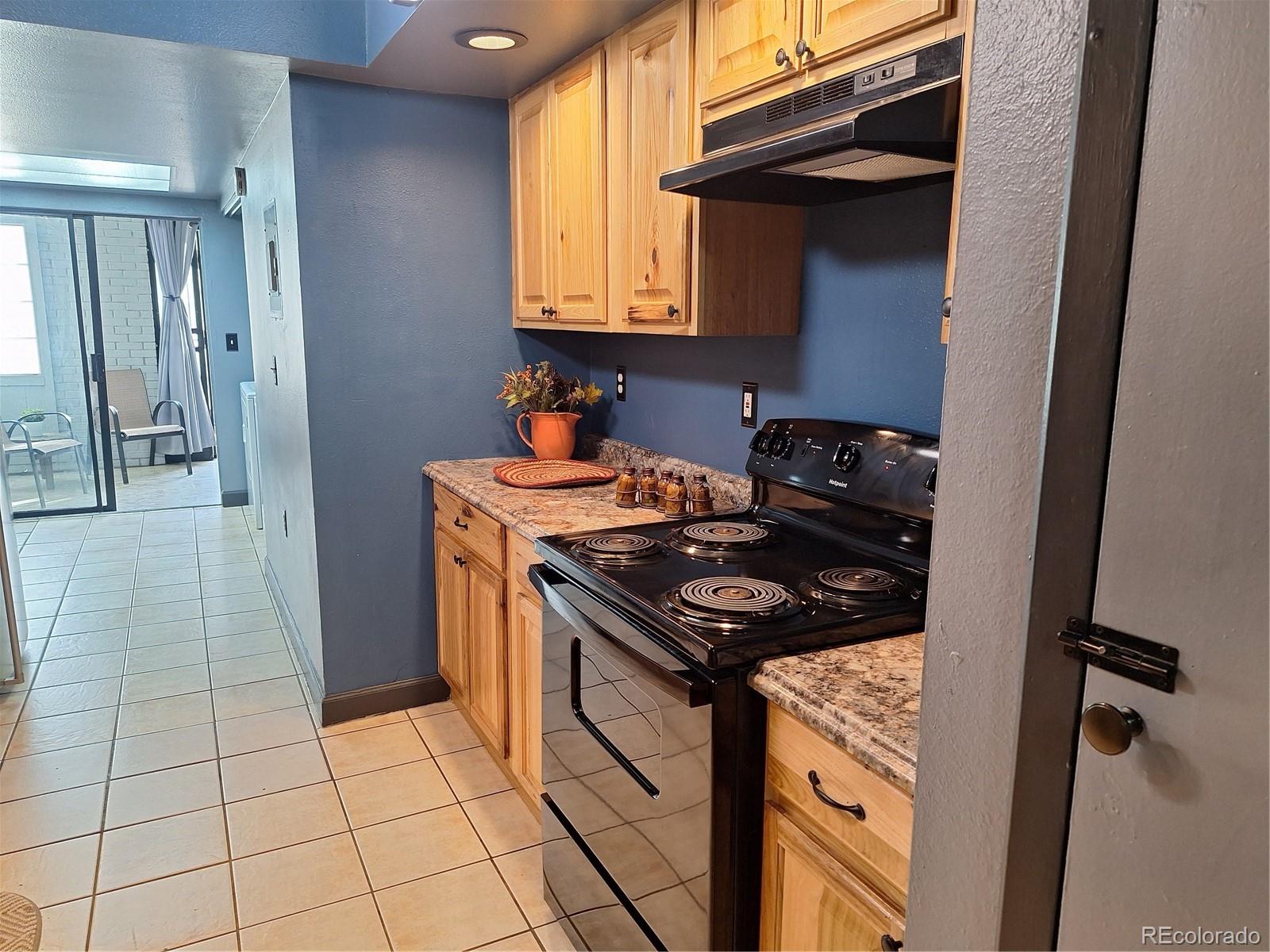 MLS Image #13 for 3550 s harlan street,denver, Colorado