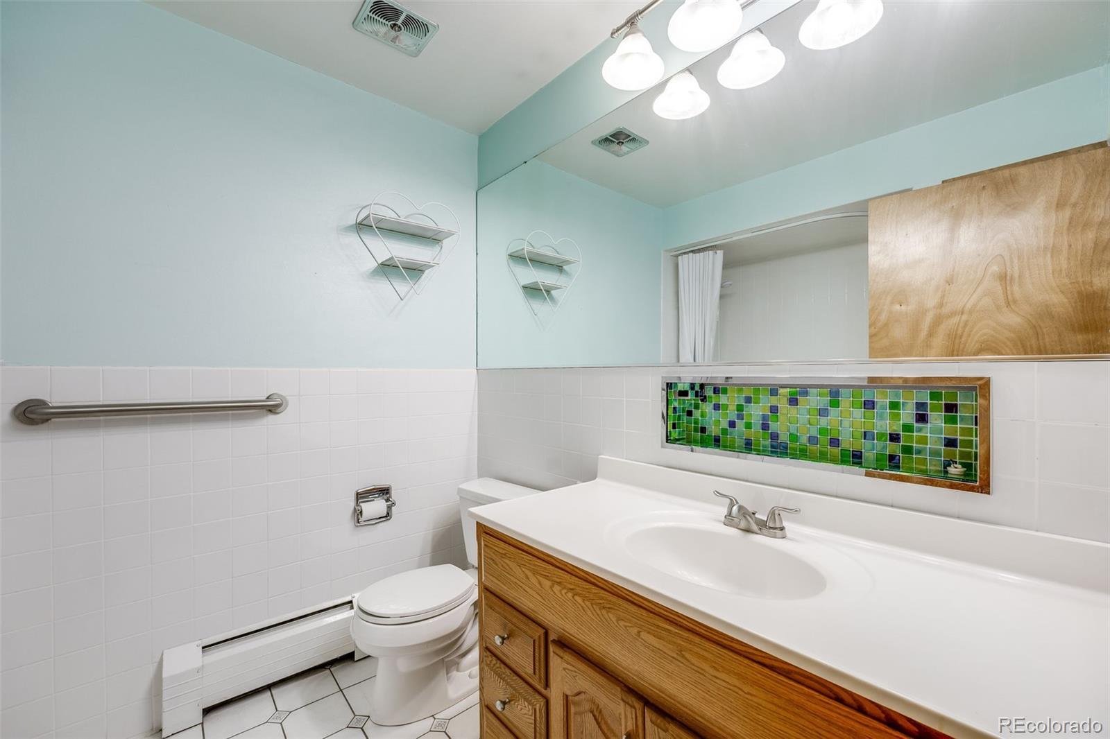 MLS Image #14 for 2685 s zurich court,denver, Colorado