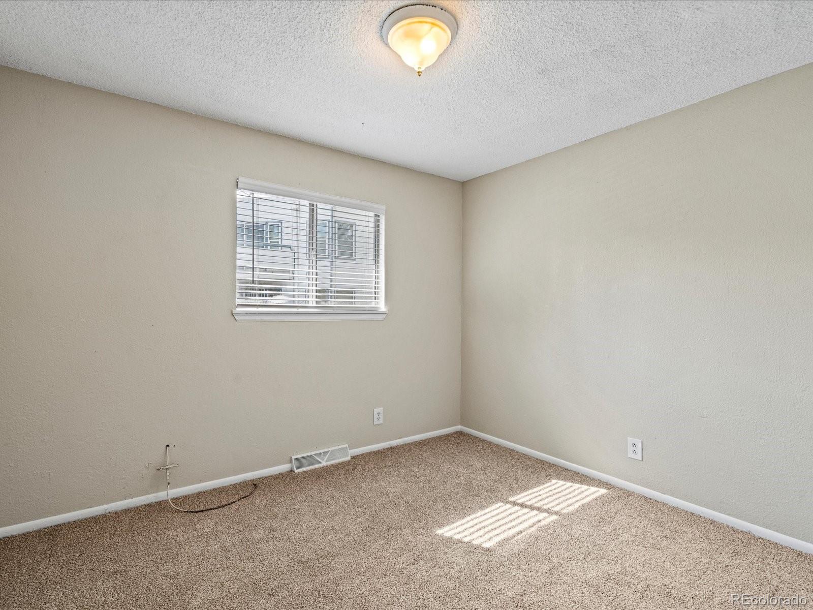 MLS Image #16 for 1250 s monaco parkway,denver, Colorado