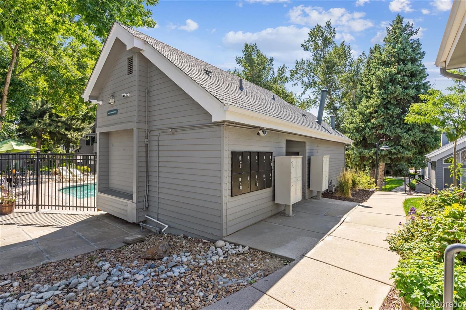 MLS Image #5 for 8500 e jefferson avenue,denver, Colorado