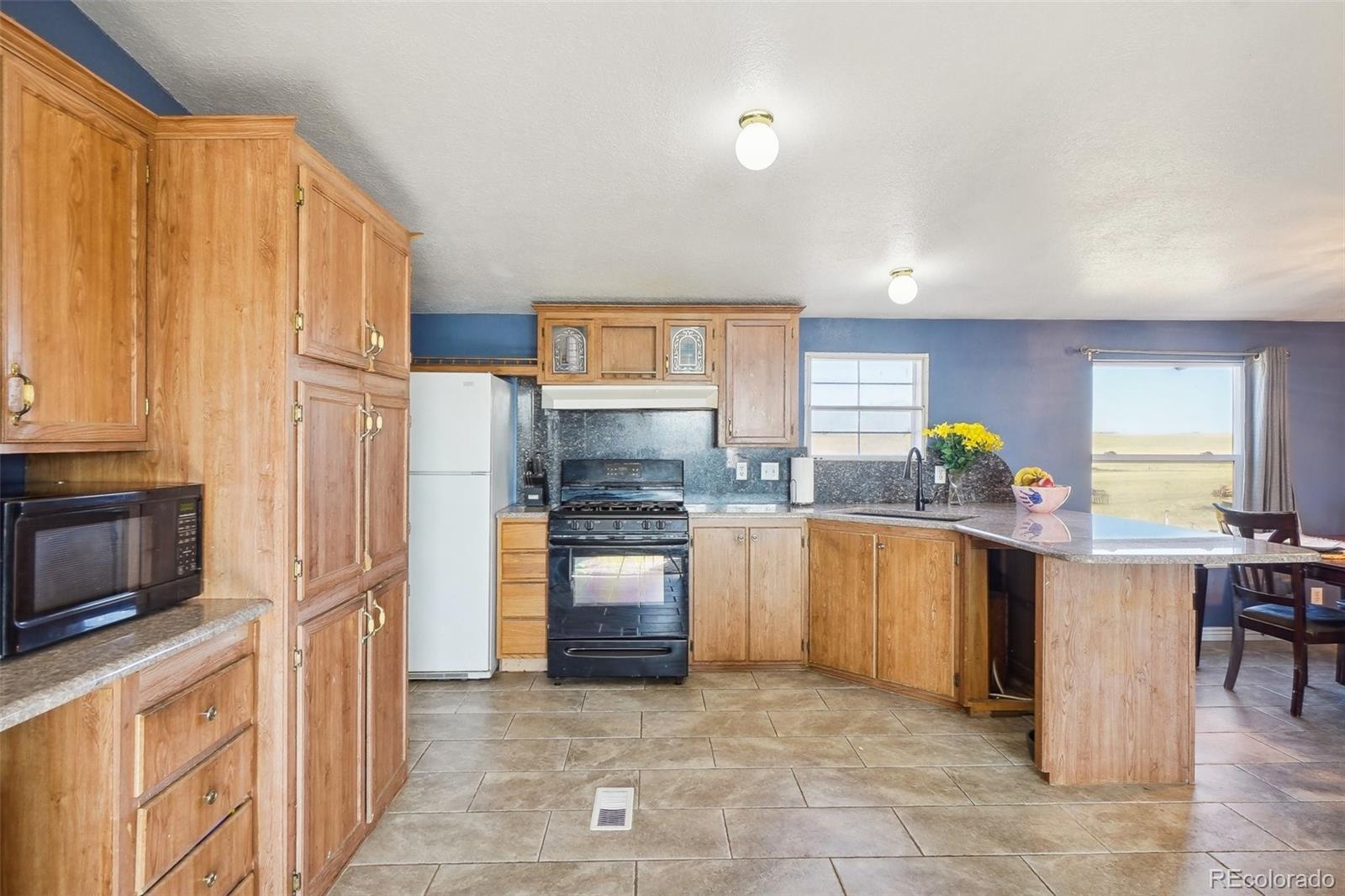 MLS Image #10 for 6690  yulle road,strasburg, Colorado