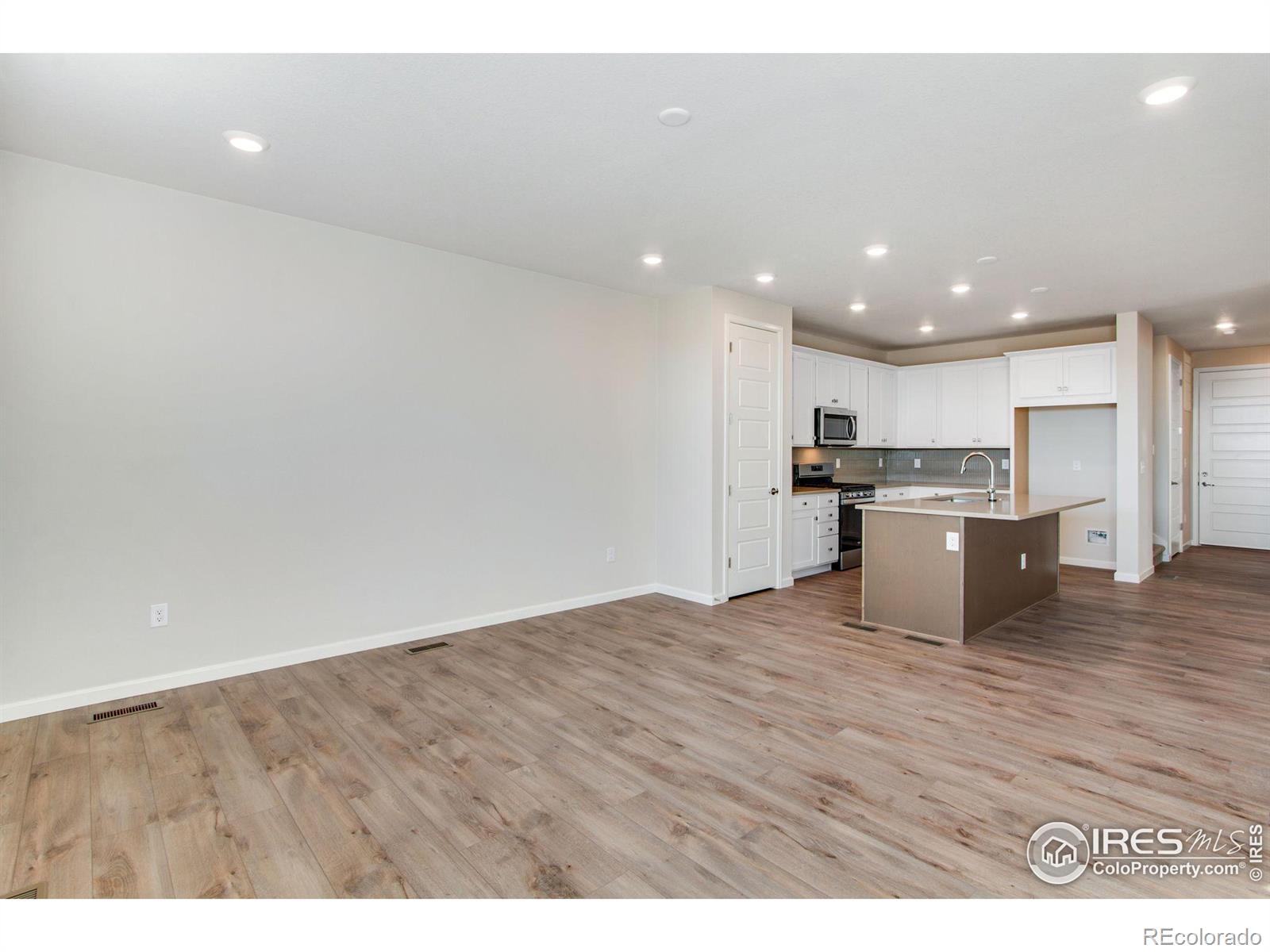 MLS Image #8 for 1580 e 3rd avenue,longmont, Colorado