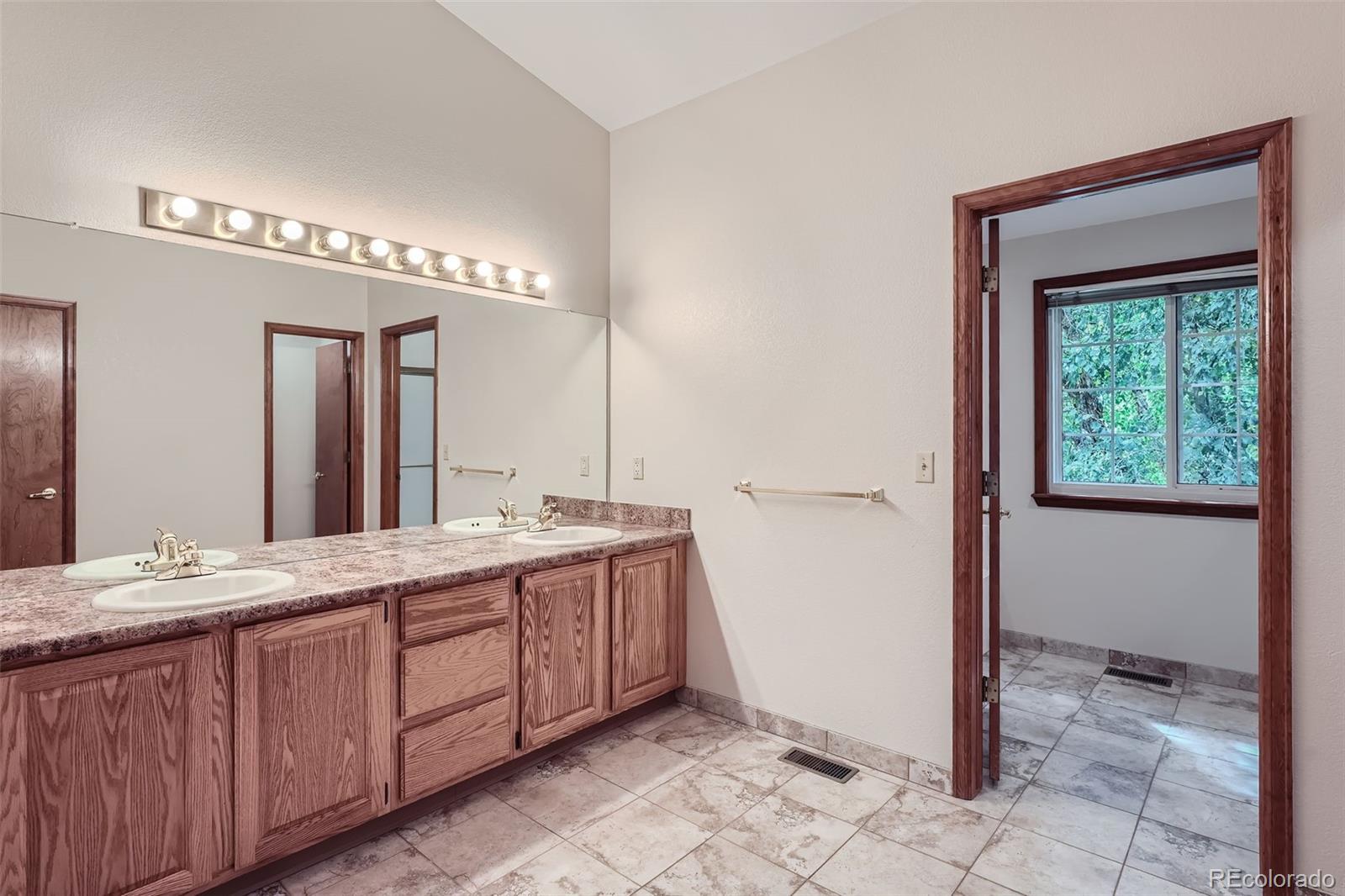 MLS Image #18 for 2410 s flora court,lakewood, Colorado