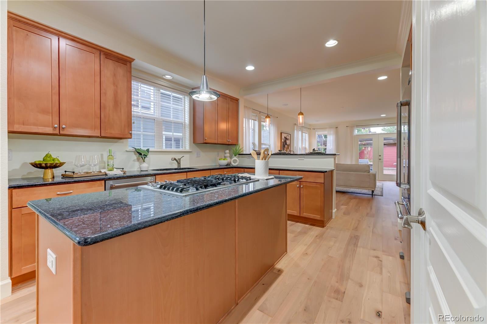 MLS Image #14 for 2830  emporia court,denver, Colorado