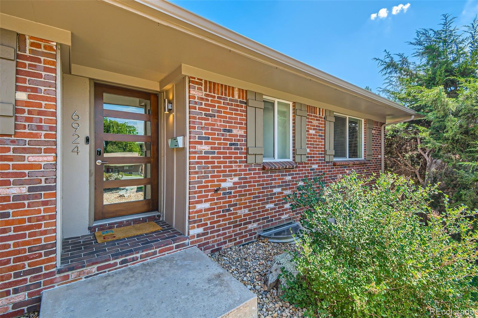 MLS Image #2 for 6924 e wesley avenue,denver, Colorado