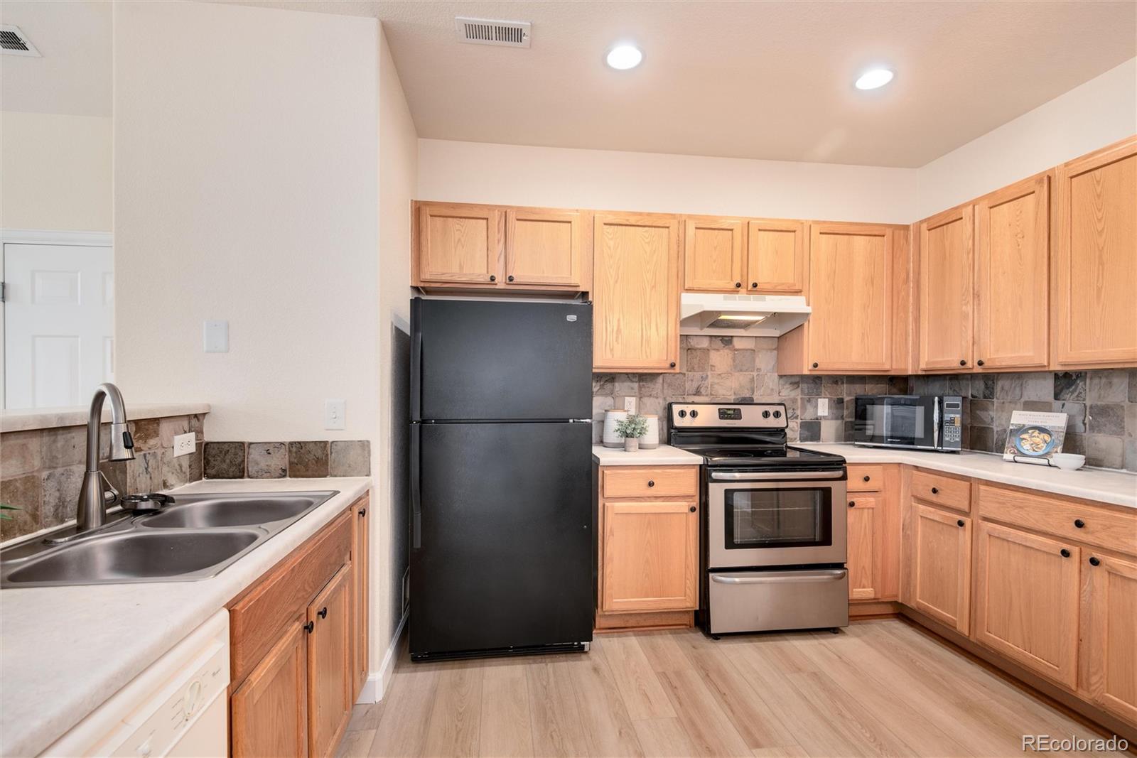 MLS Image #14 for 14400  albrook drive,denver, Colorado