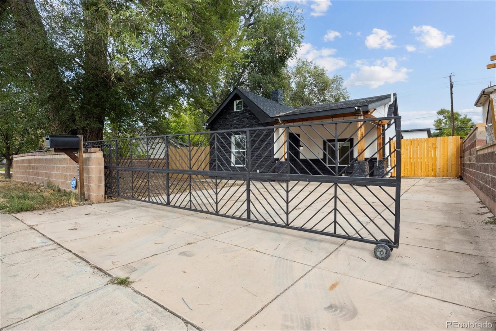 MLS Image #3 for 208  knox court,denver, Colorado