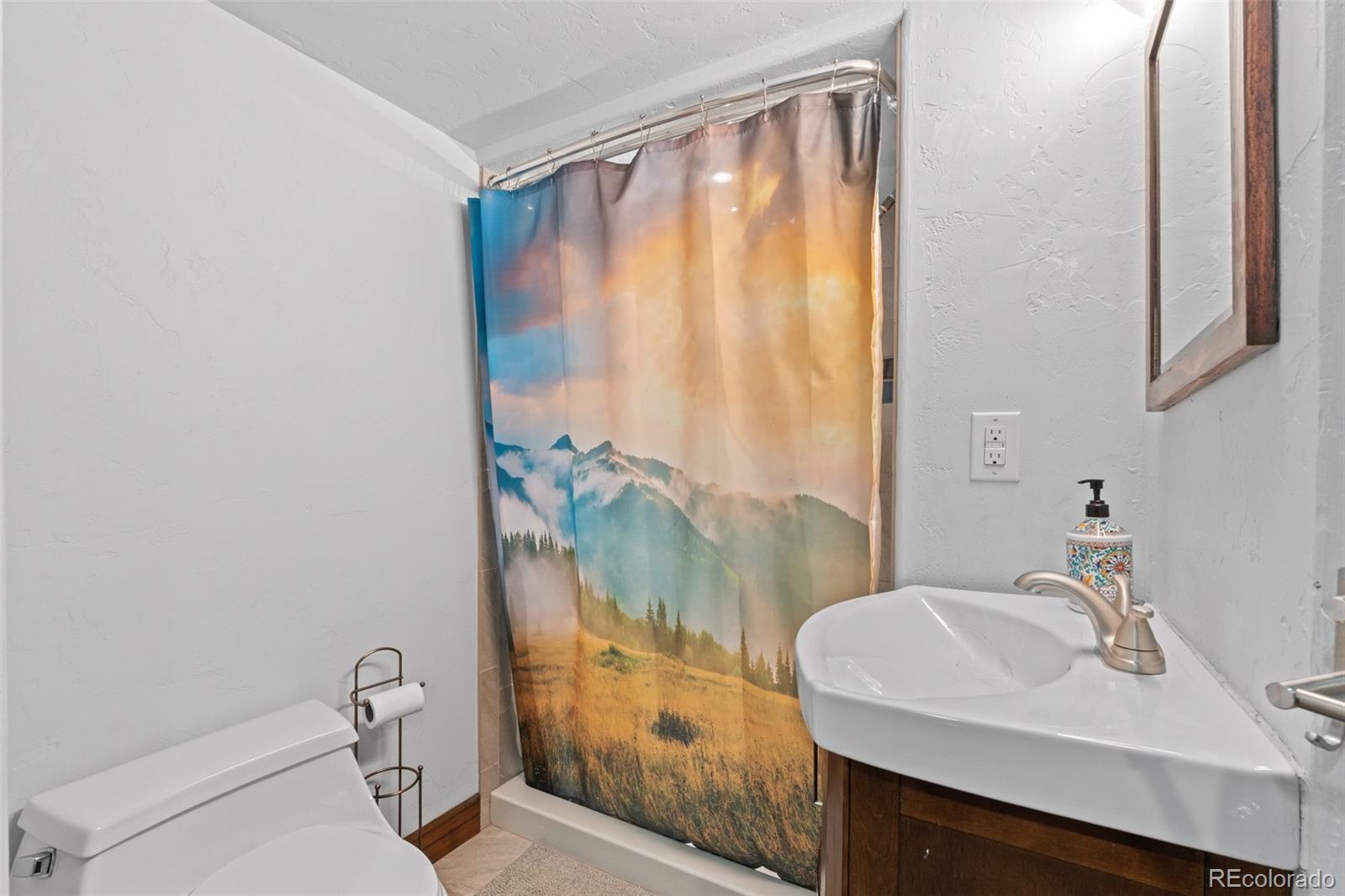 MLS Image #28 for 1363 s niagara street,denver, Colorado