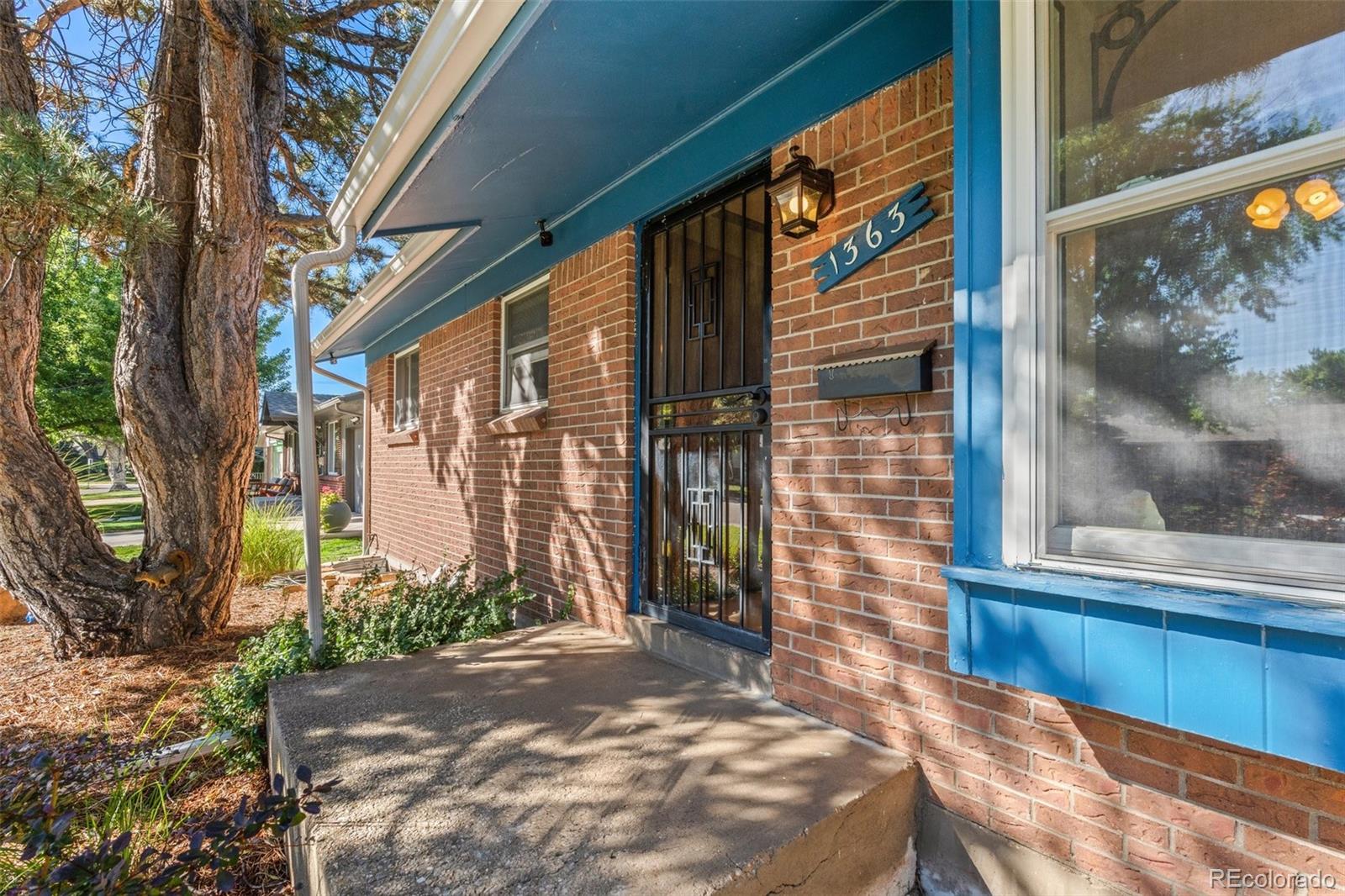 MLS Image #5 for 1363 s niagara street,denver, Colorado