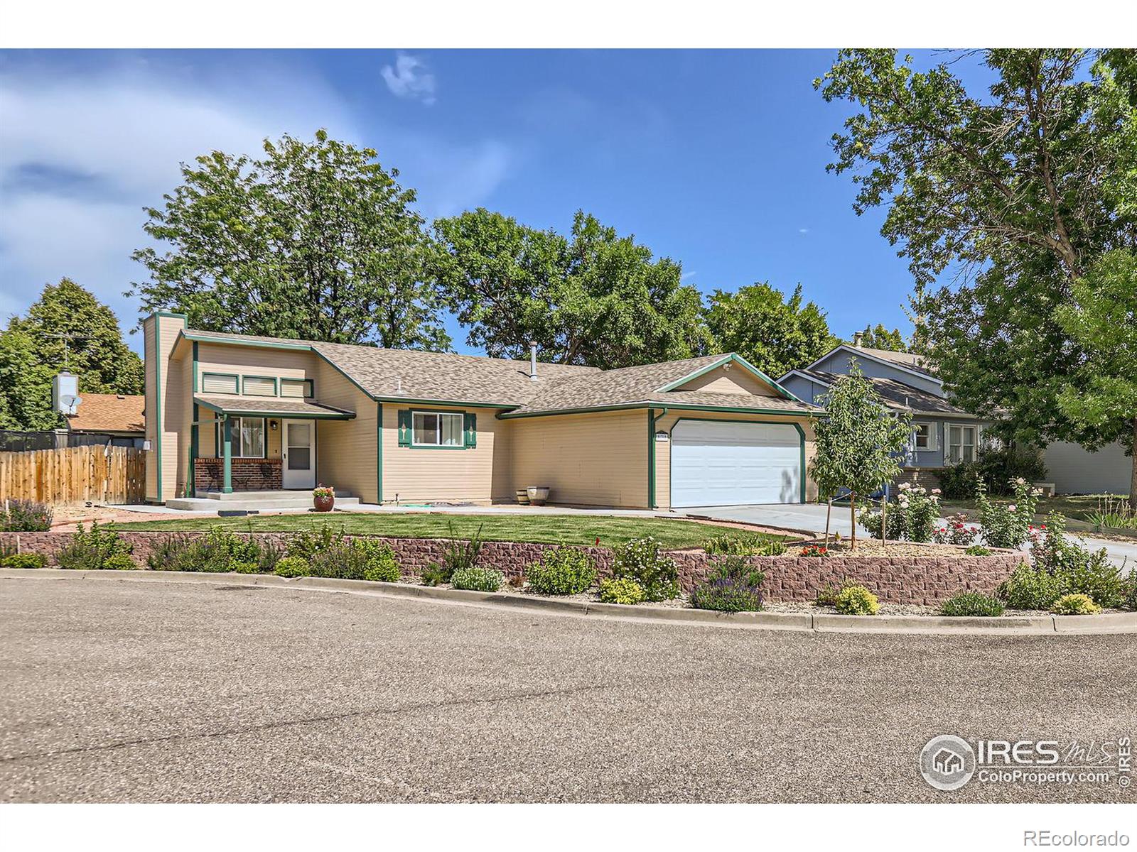 MLS Image #3 for 830  holmes place,berthoud, Colorado