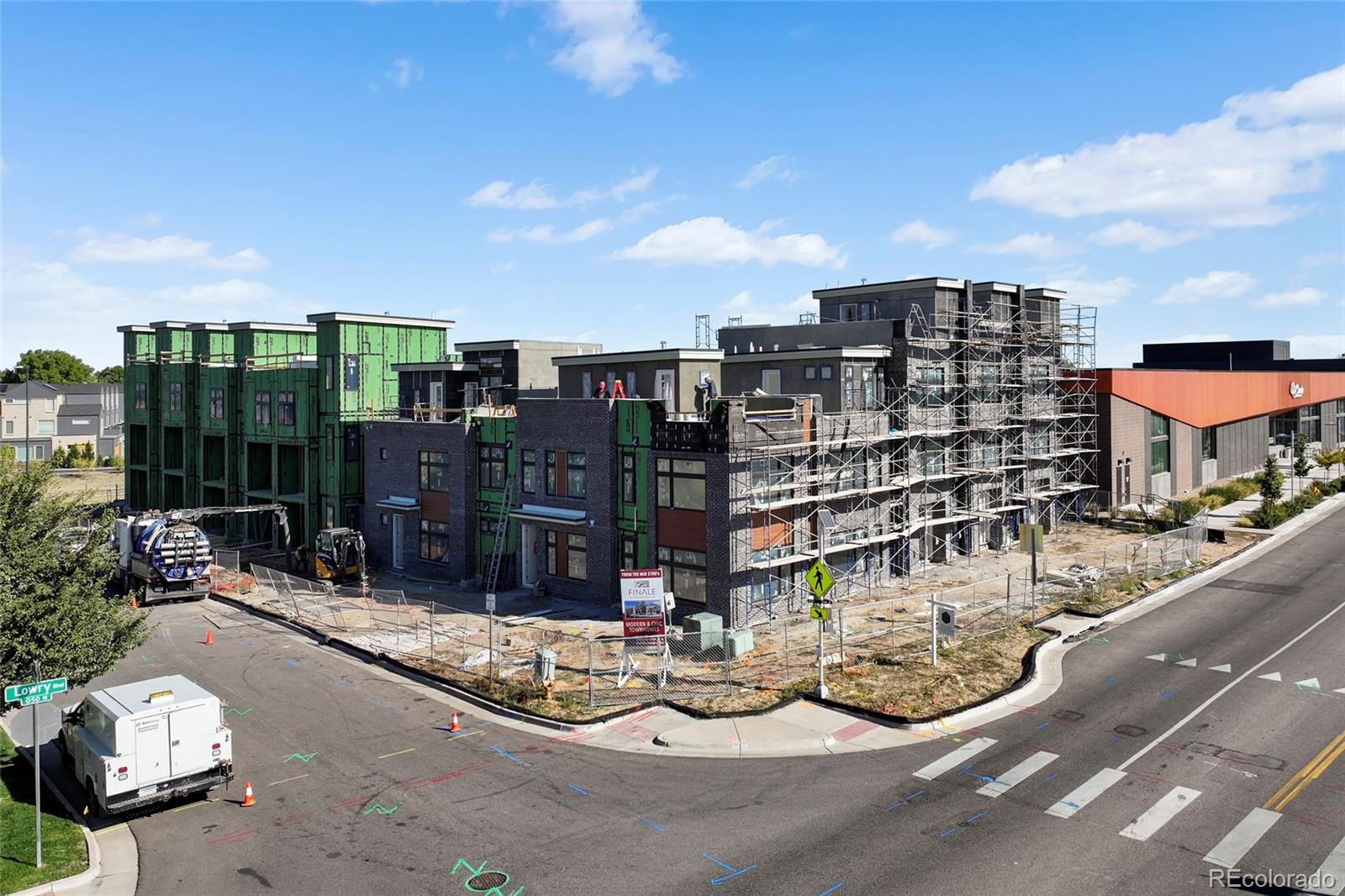 MLS Image #16 for 6967 e lowry boulevard,denver, Colorado