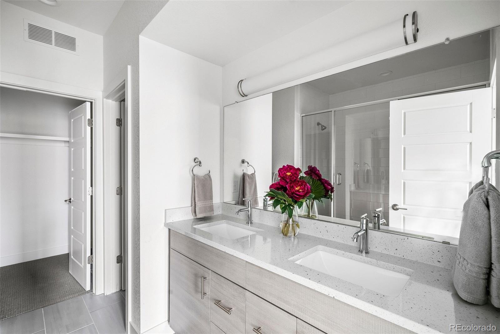 MLS Image #9 for 6967 e lowry boulevard,denver, Colorado