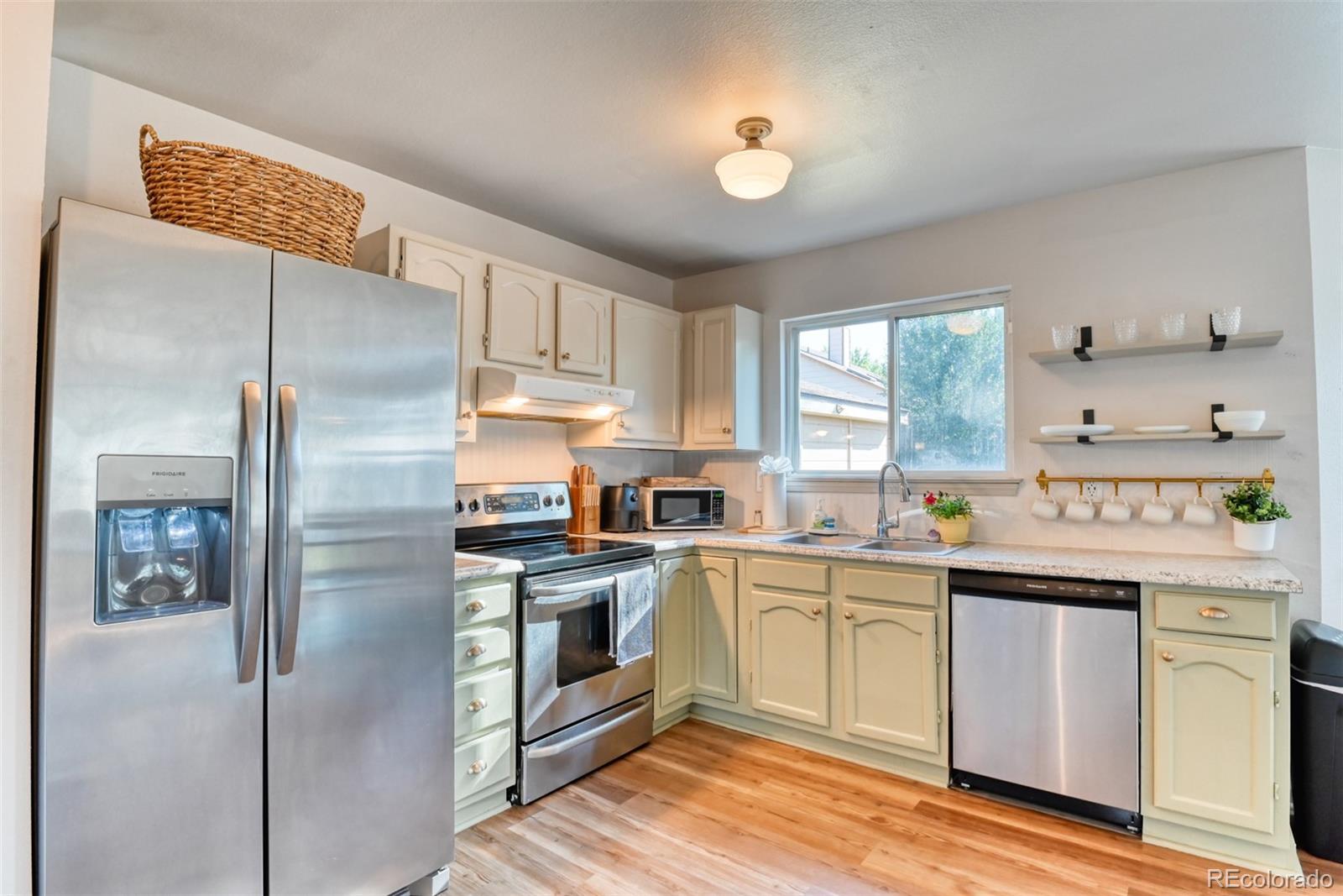 MLS Image #11 for 540  dix circle,colorado springs, Colorado