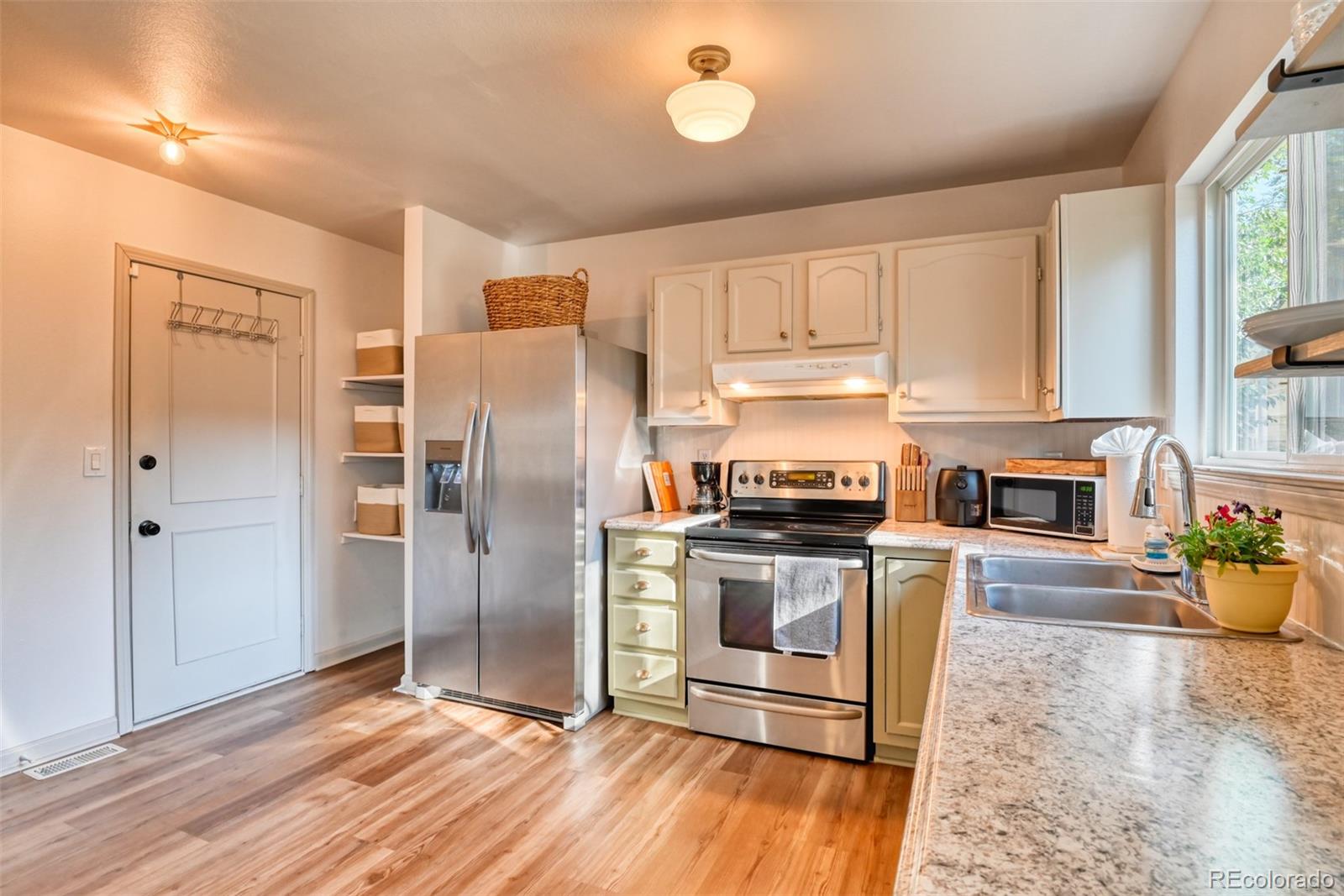 MLS Image #12 for 540  dix circle,colorado springs, Colorado