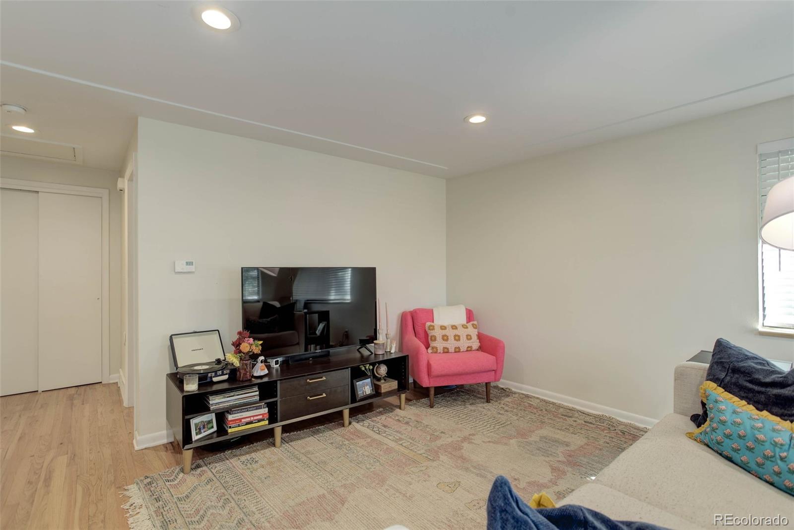 MLS Image #6 for 2046 s grant street,denver, Colorado