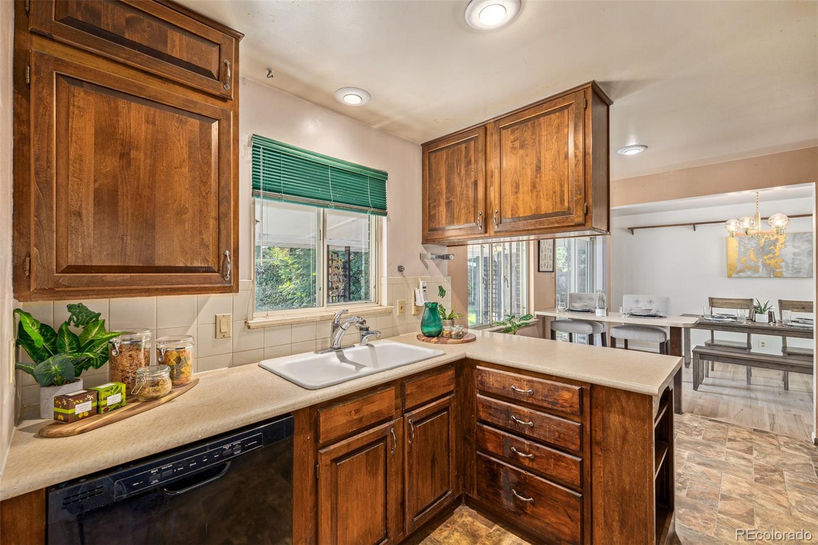 MLS Image #15 for 2519 s krameria street,denver, Colorado