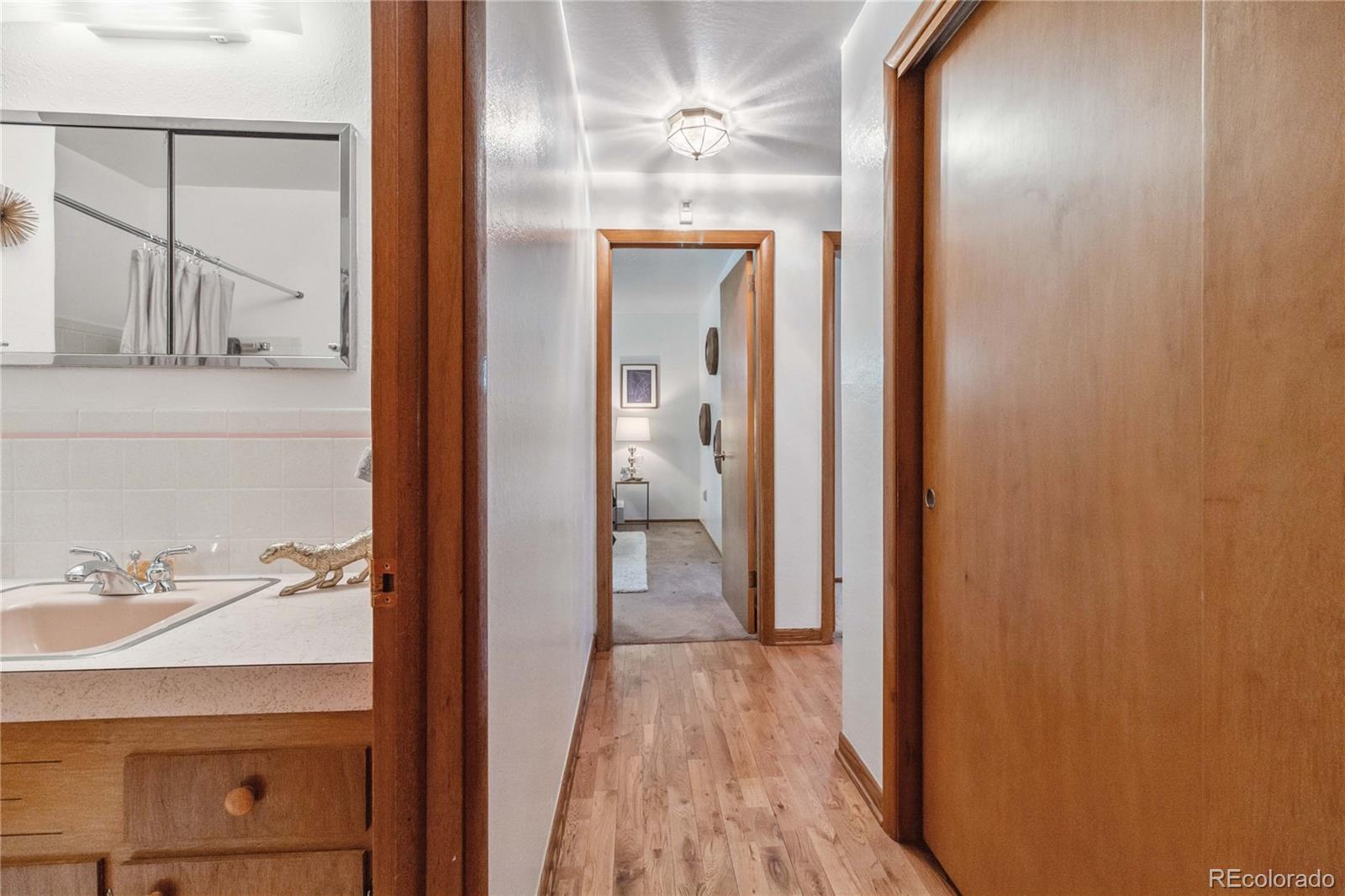 MLS Image #19 for 390 s poplar way,denver, Colorado