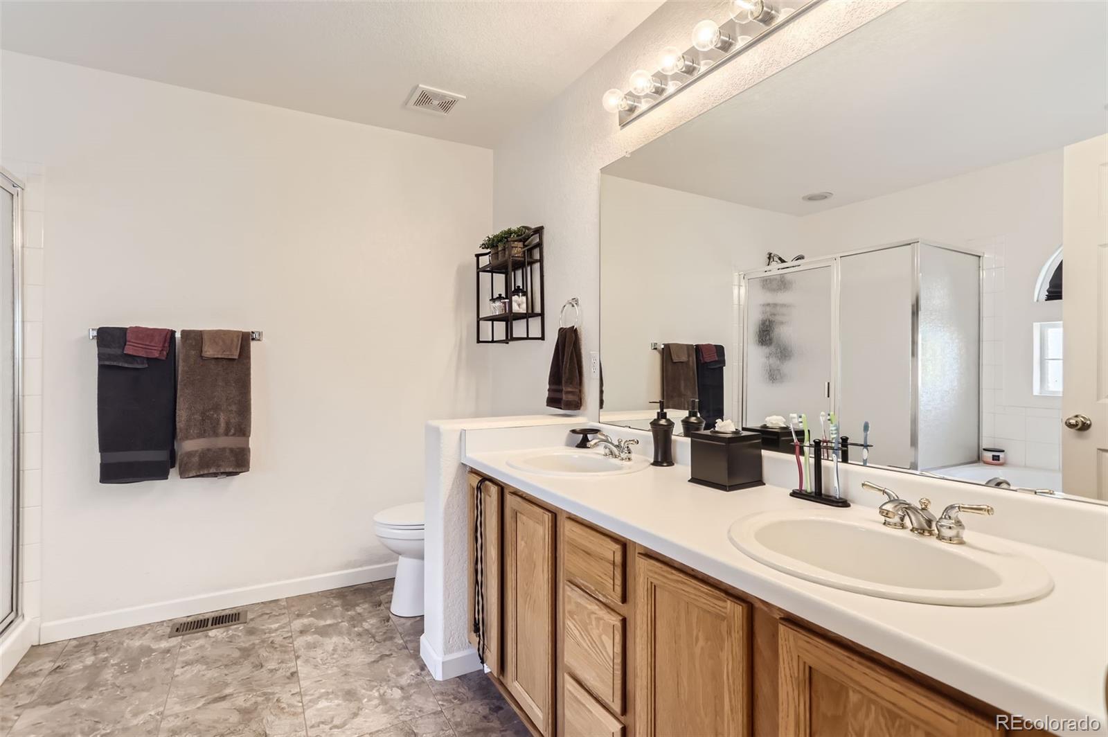 MLS Image #19 for 20363 e 48th place,denver, Colorado