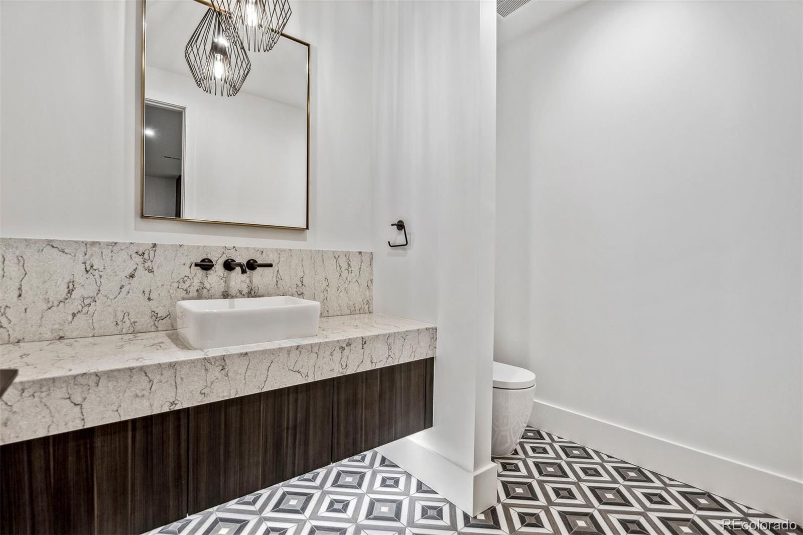 MLS Image #36 for 2475 s saint paul street,denver, Colorado