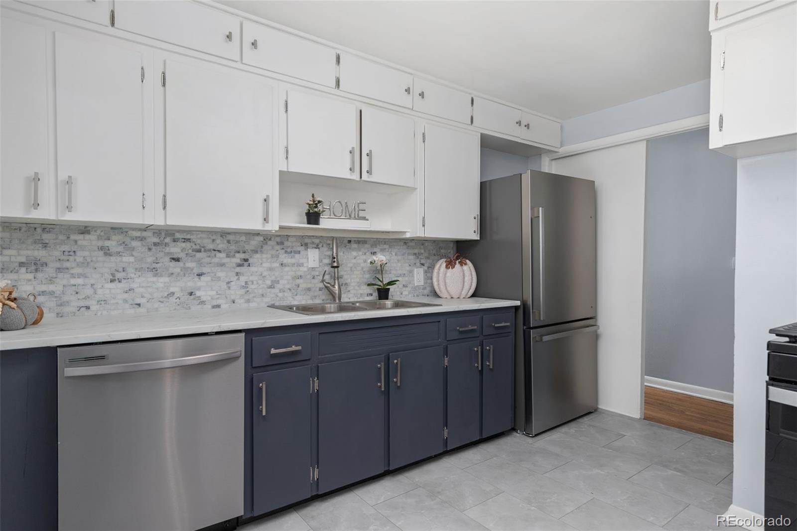 MLS Image #10 for 9927 e 7th avenue,aurora, Colorado