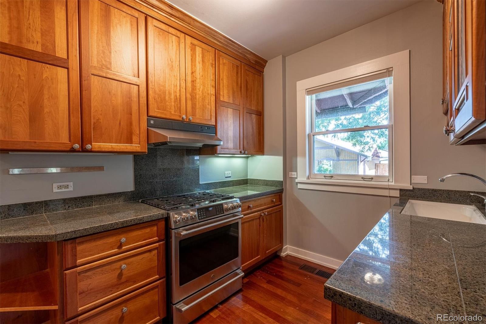 MLS Image #15 for 2100 s columbine street,denver, Colorado