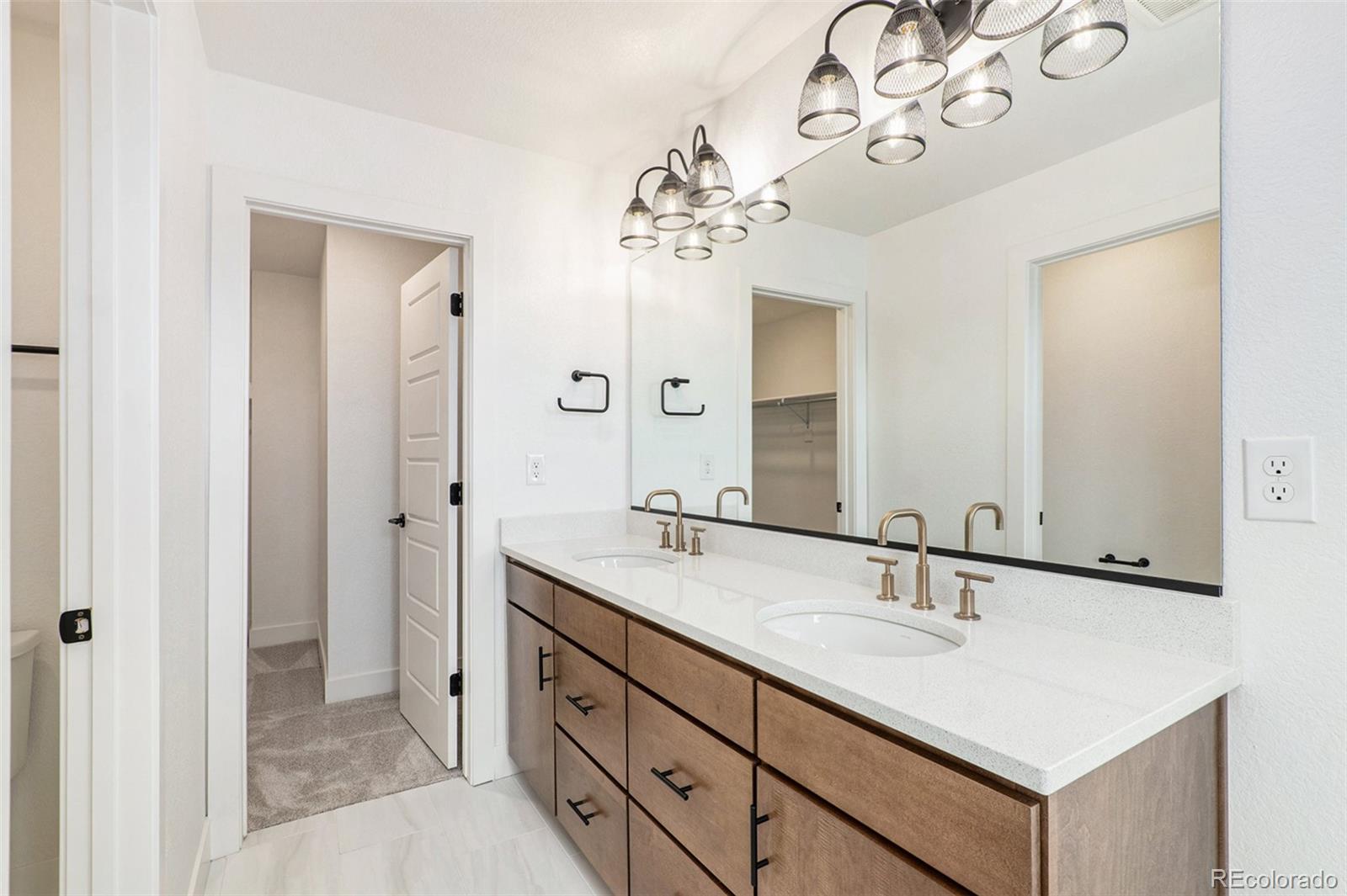 MLS Image #6 for 2044 s holly street 5,denver, Colorado