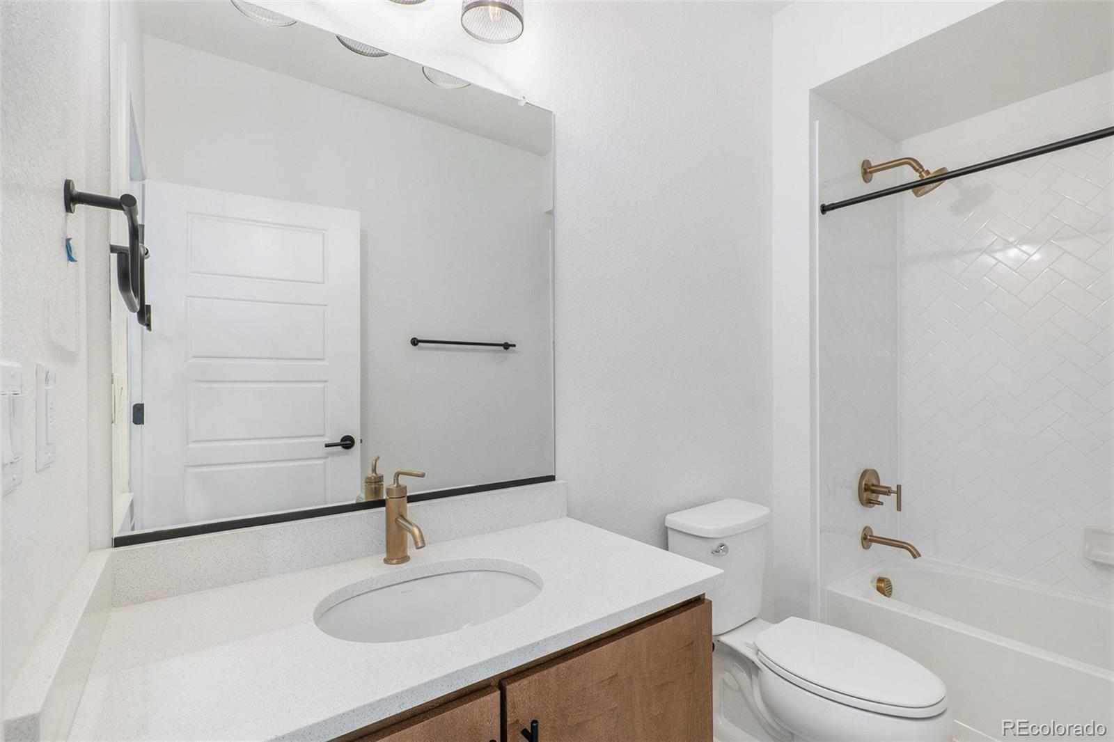 MLS Image #9 for 2044 s holly street 5,denver, Colorado