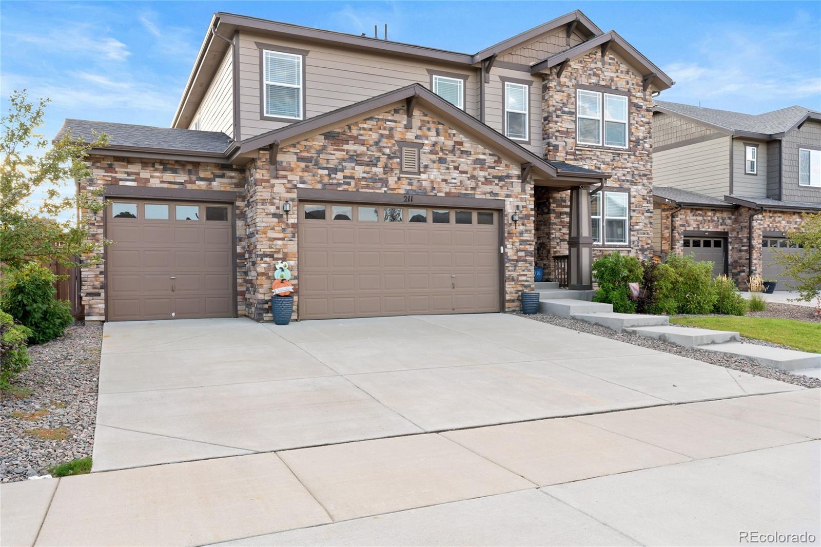 MLS Image #2 for 211 s jackson gap way,aurora, Colorado