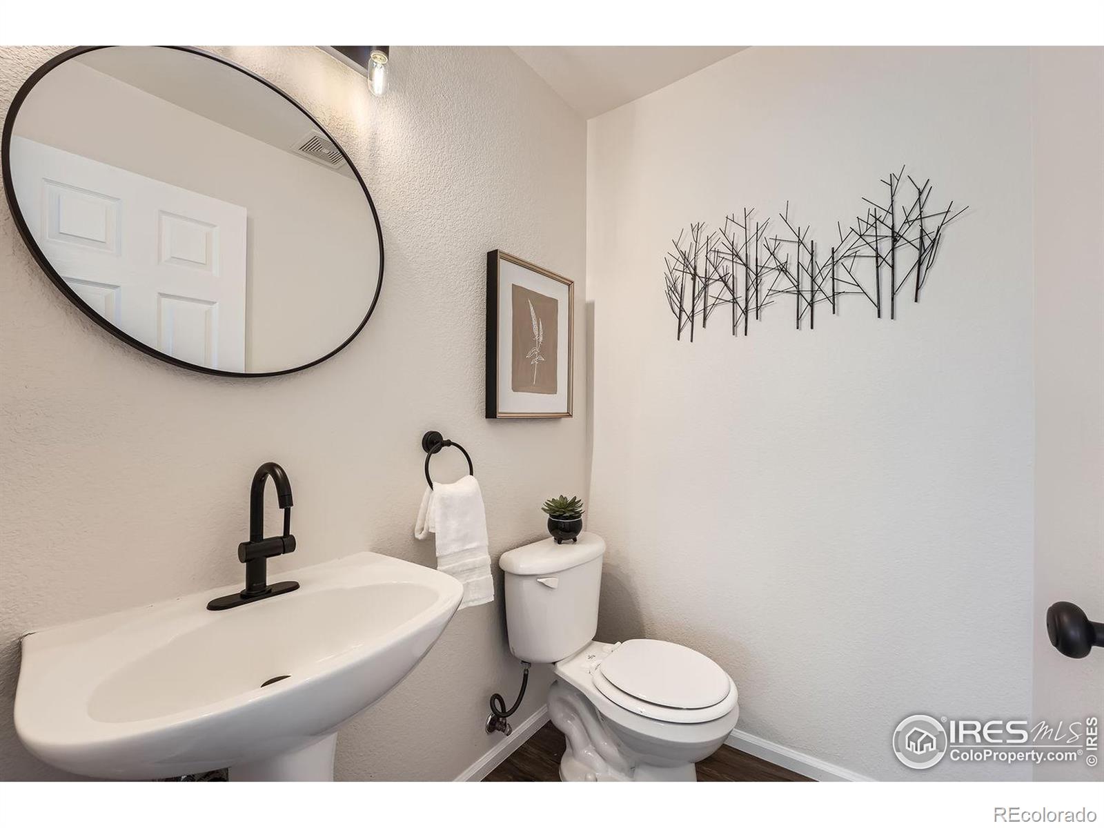 MLS Image #12 for 8283 s olathe court,englewood, Colorado