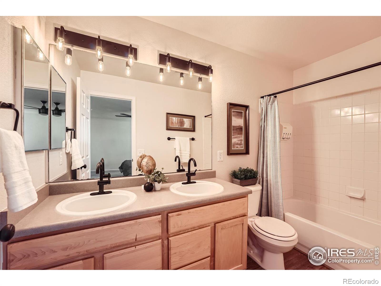 MLS Image #18 for 8283 s olathe court,englewood, Colorado