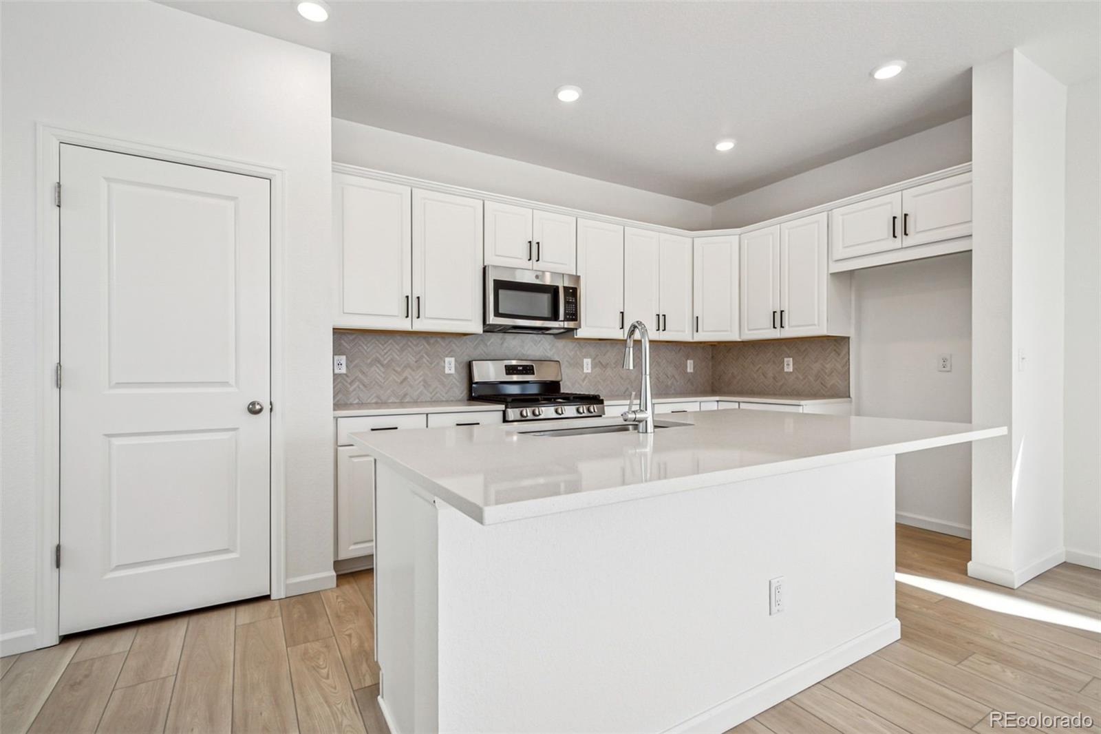MLS Image #8 for 3315 n coolidge way,aurora, Colorado