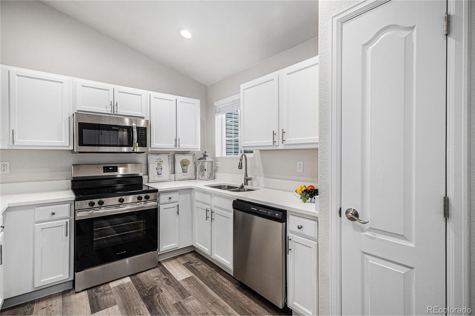 MLS Image #2 for 855 s kalispell circle,aurora, Colorado