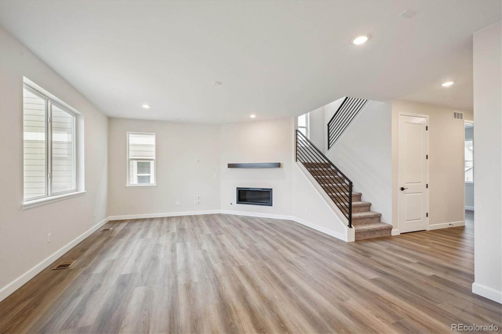 MLS Image #3 for 5549  riverbend avenue,firestone, Colorado