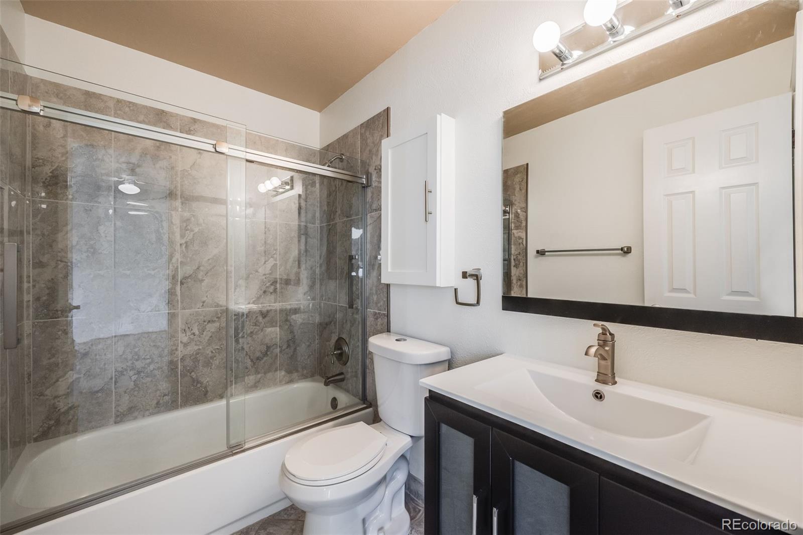 MLS Image #23 for 950 s dahlia street b,denver, Colorado