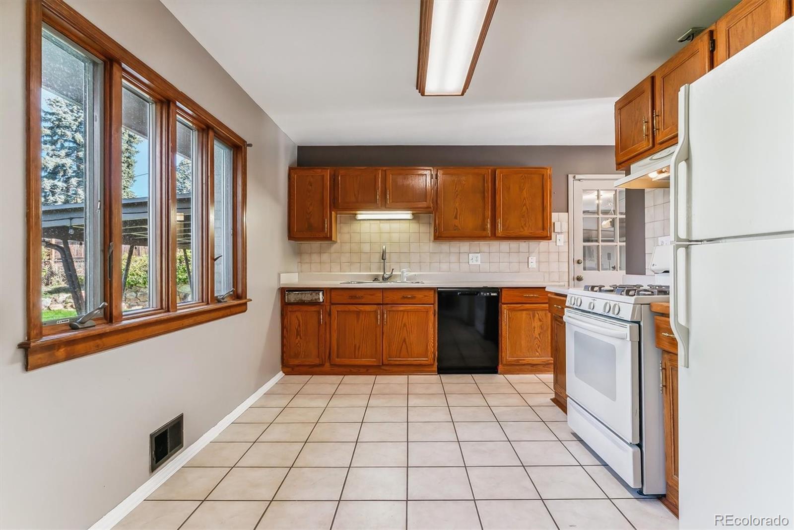 MLS Image #10 for 2739 s raleigh street,denver, Colorado