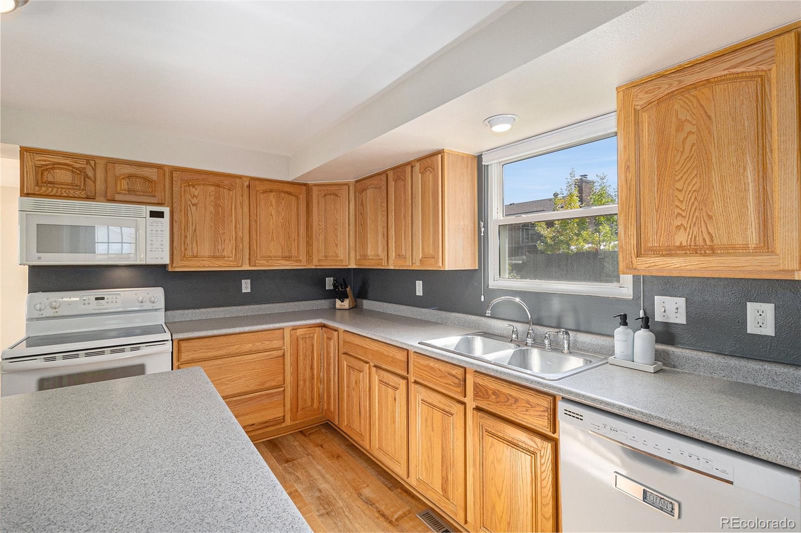 MLS Image #10 for 6841  gray drive,arvada, Colorado