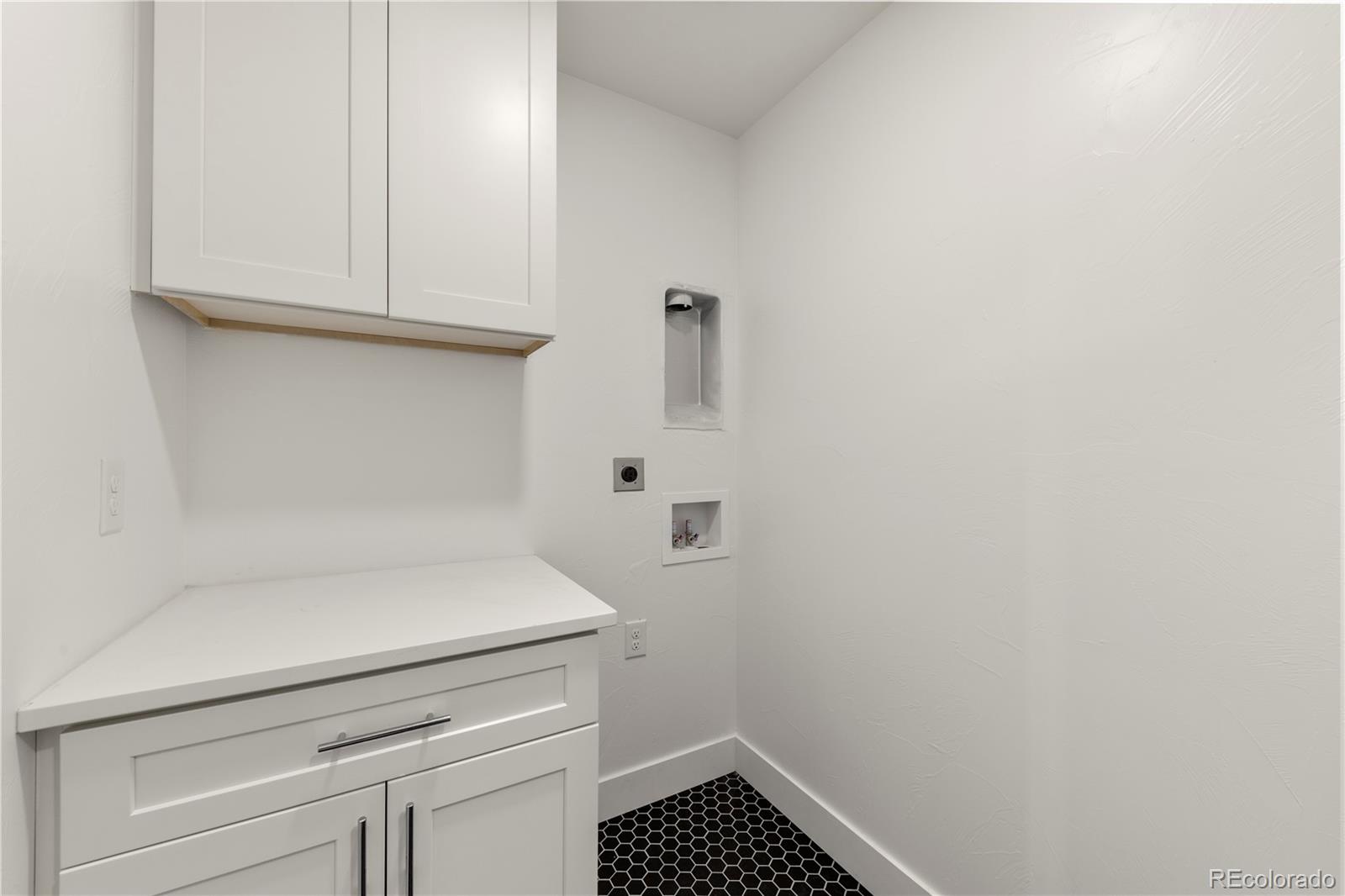 MLS Image #16 for 2591 s bannock street,denver, Colorado