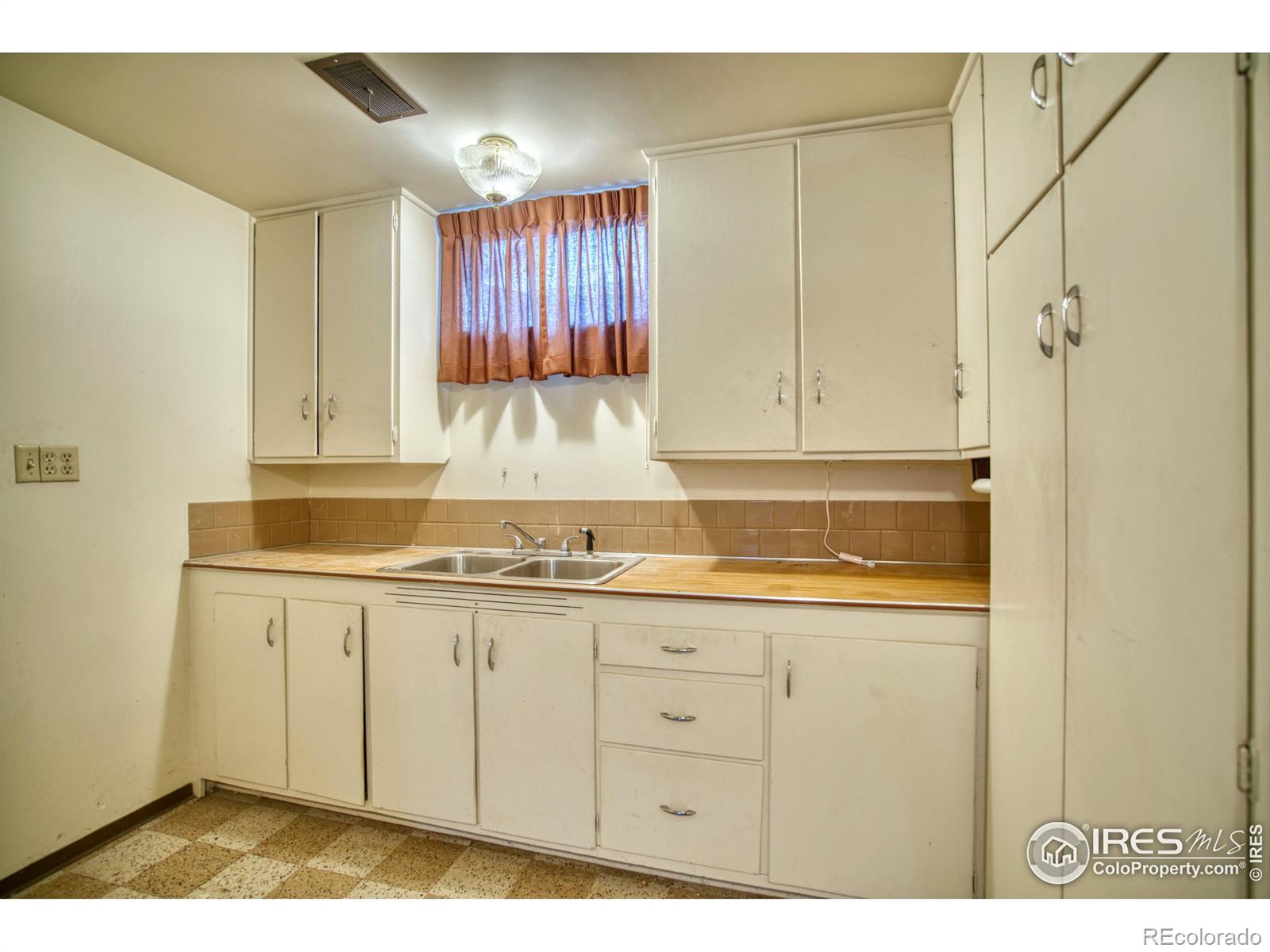 MLS Image #11 for 6910  larsh drive,denver, Colorado