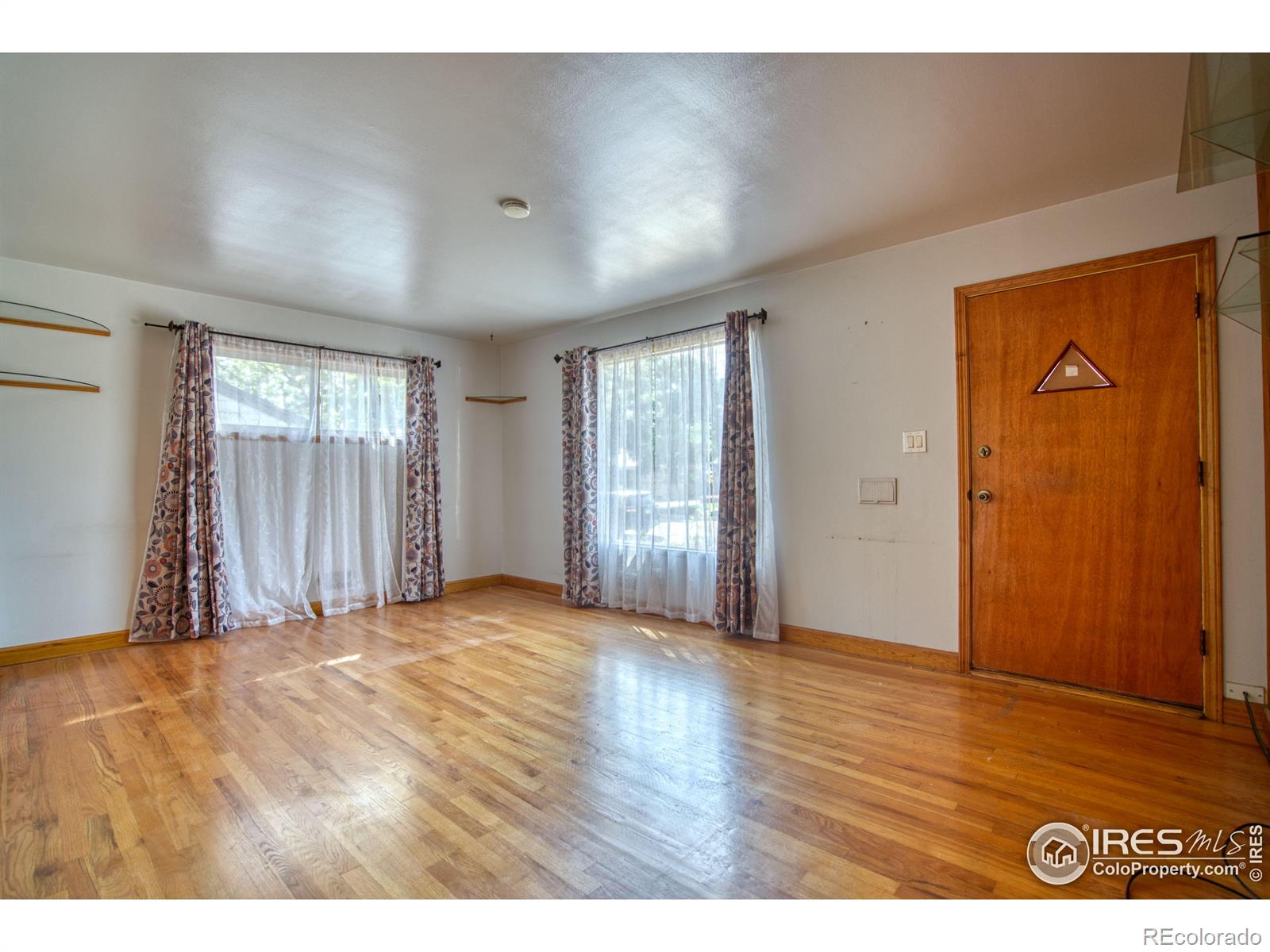 MLS Image #2 for 6910  larsh drive,denver, Colorado