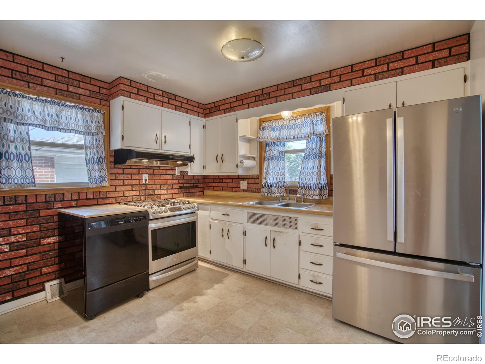 MLS Image #4 for 6910  larsh drive,denver, Colorado