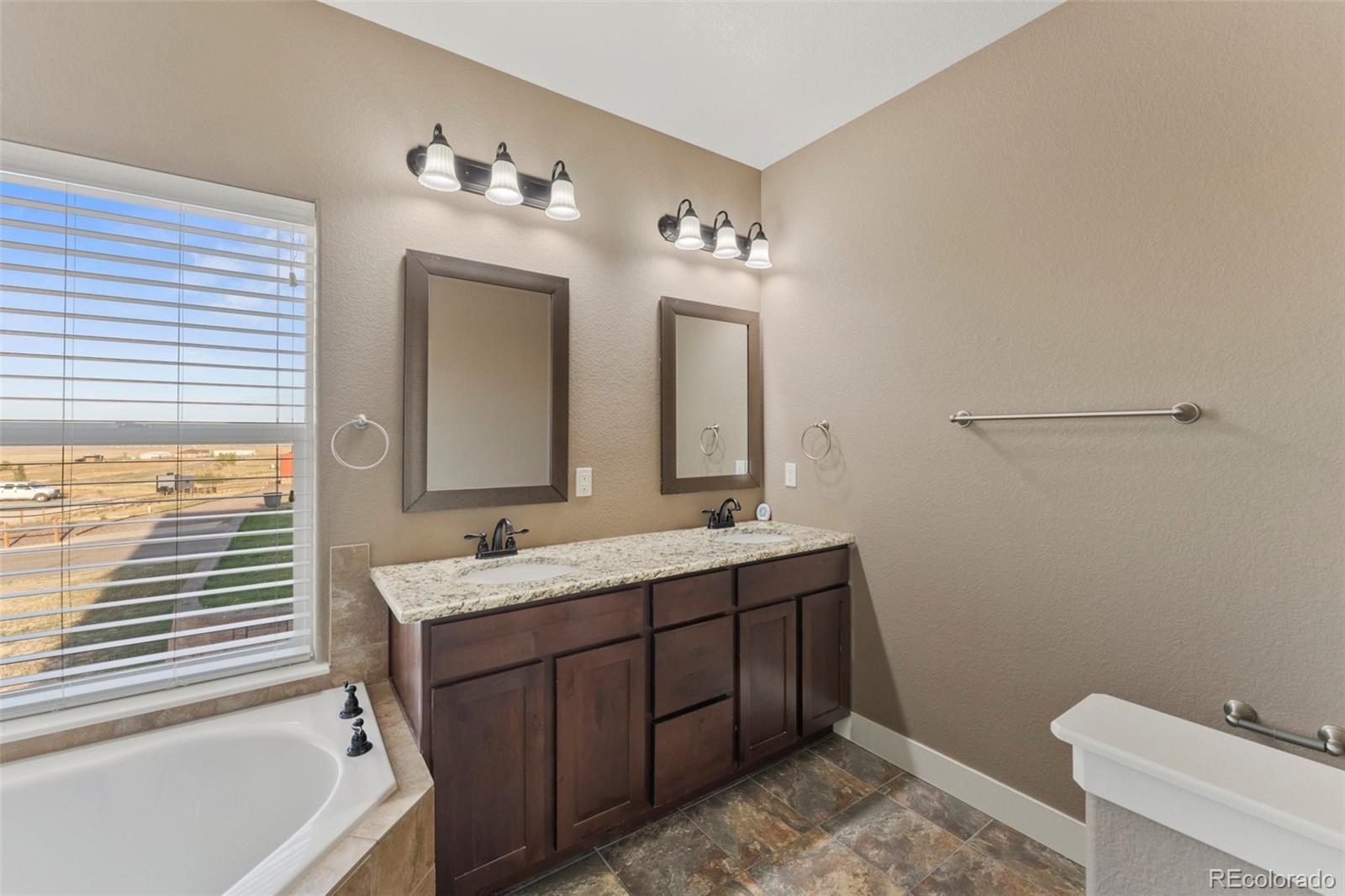 MLS Image #27 for 59304 e commanche way,strasburg, Colorado