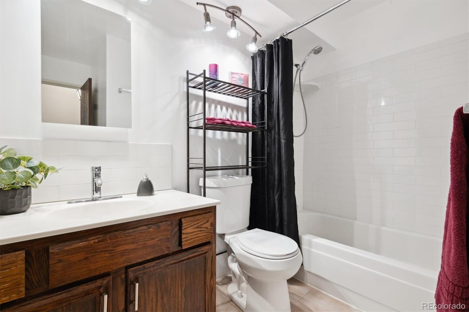 MLS Image #11 for 3465 s poplar street,denver, Colorado