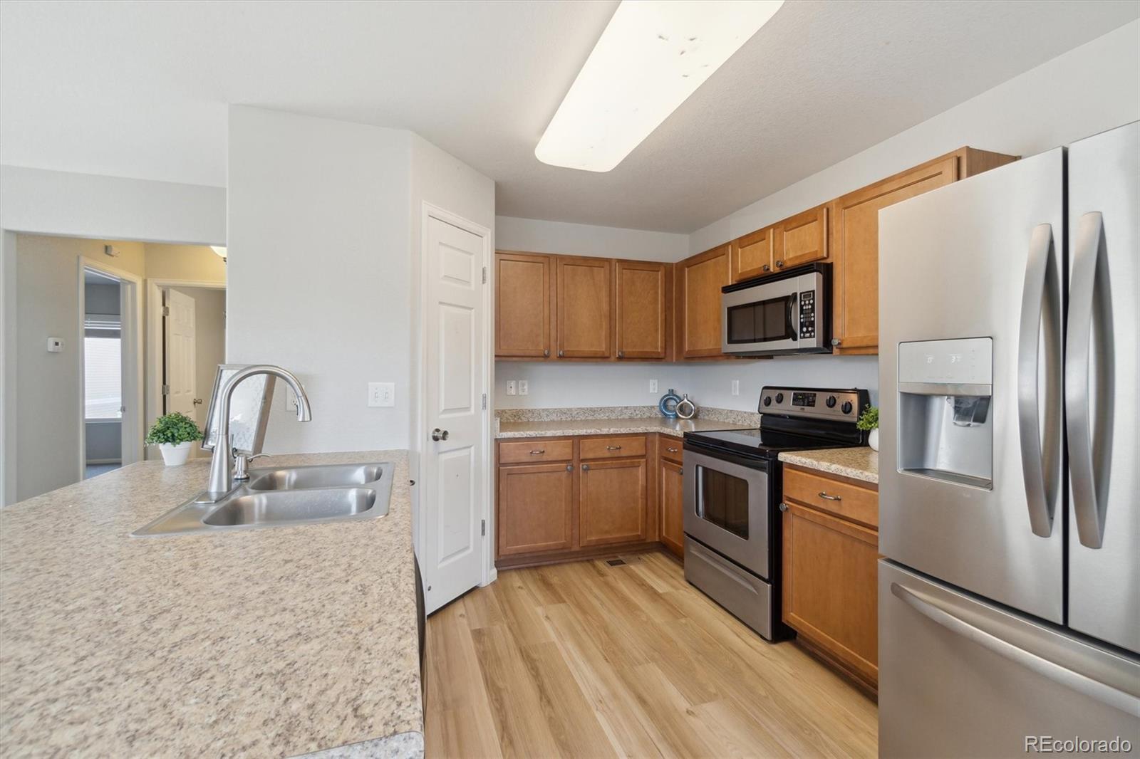 MLS Image #11 for 18642 e 46th place,denver, Colorado