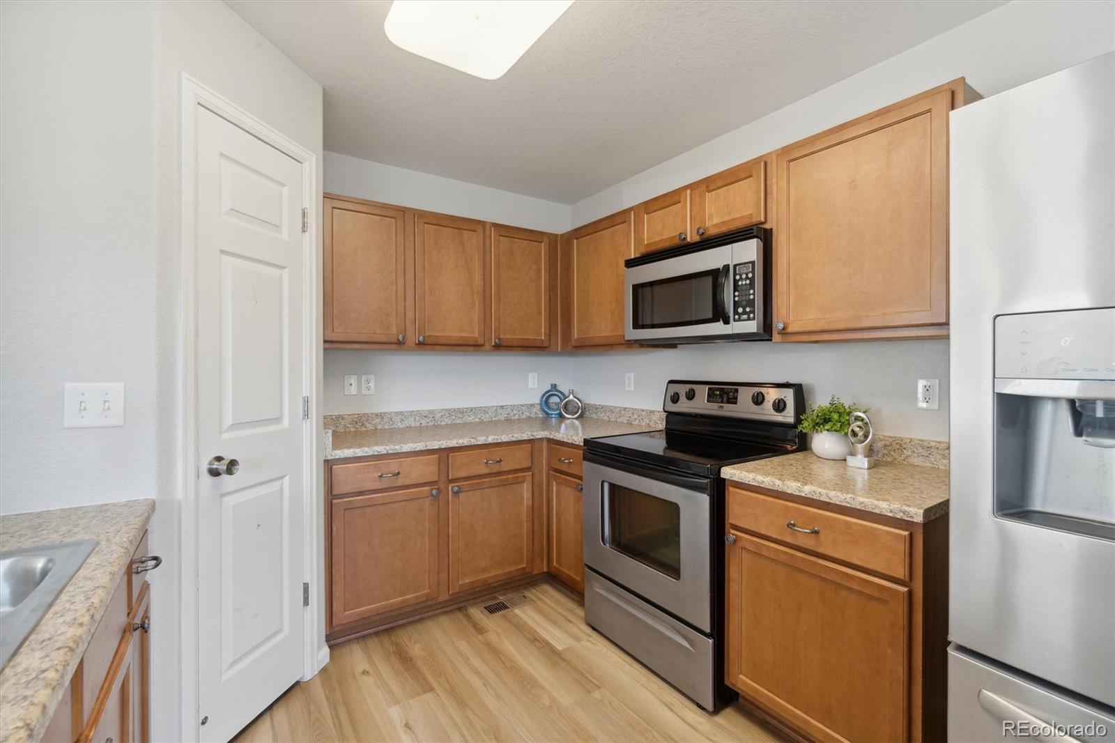 MLS Image #14 for 18642 e 46th place,denver, Colorado