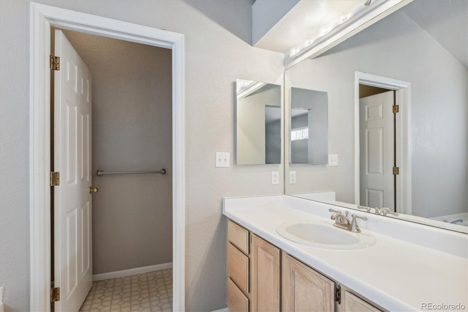 MLS Image #16 for 2092 s xenia way,denver, Colorado