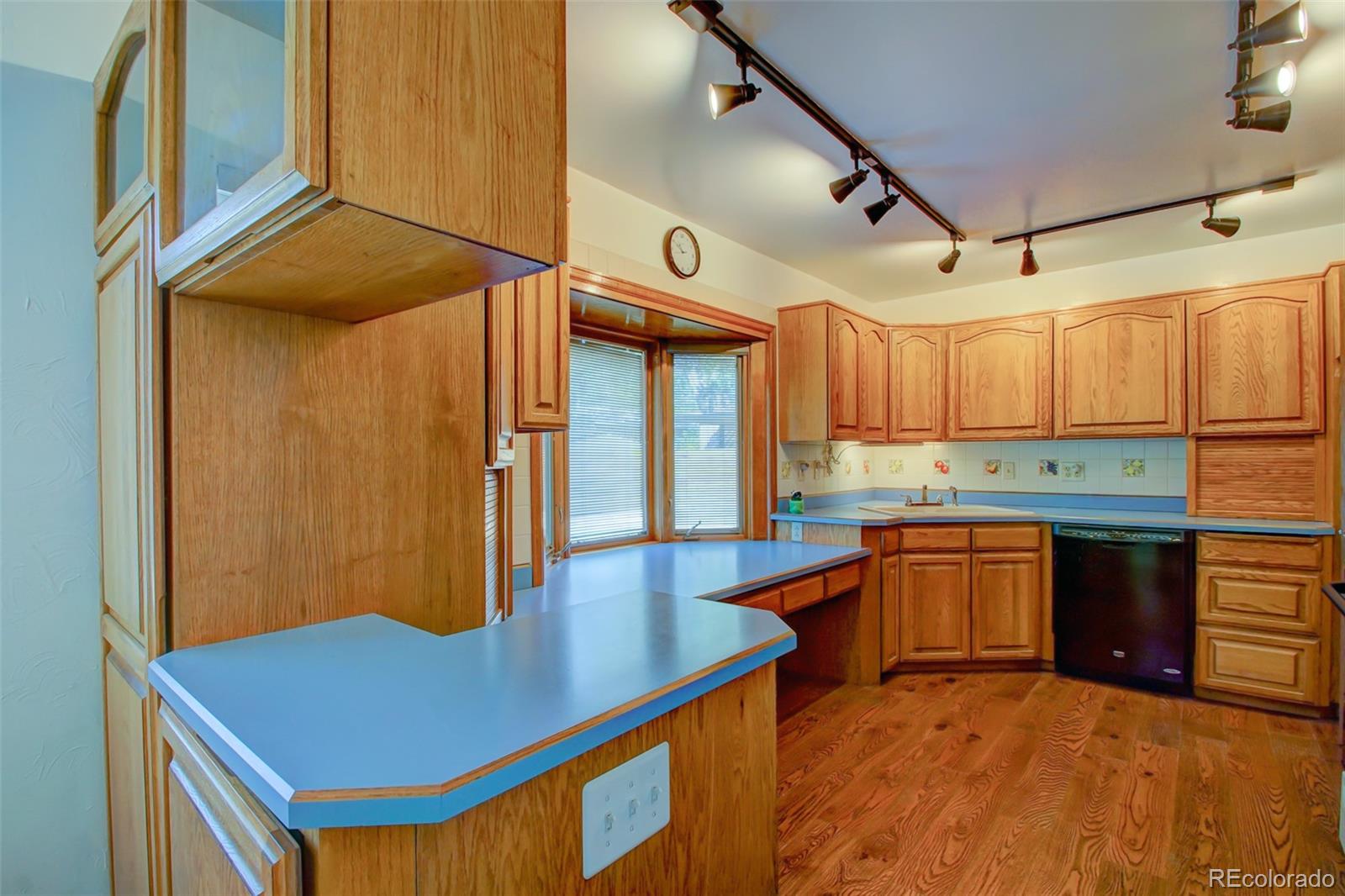 MLS Image #8 for 2953 s vrain street,denver, Colorado