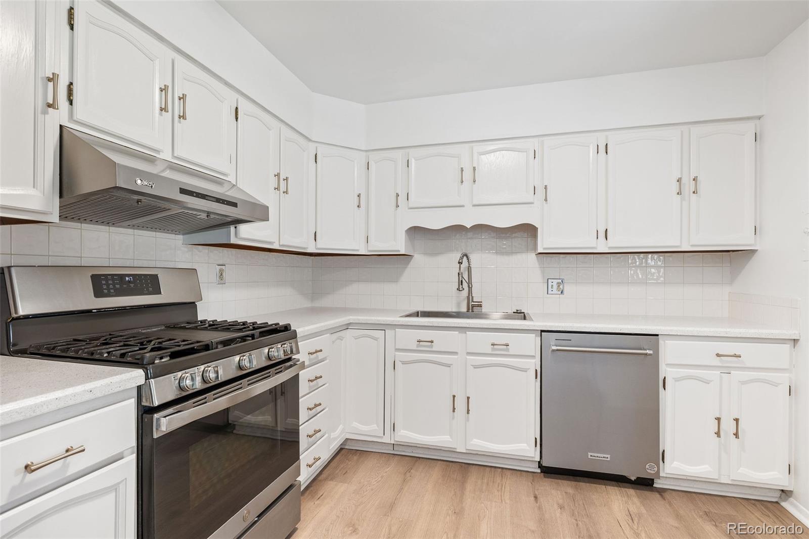 MLS Image #10 for 3423 s vrain street,denver, Colorado