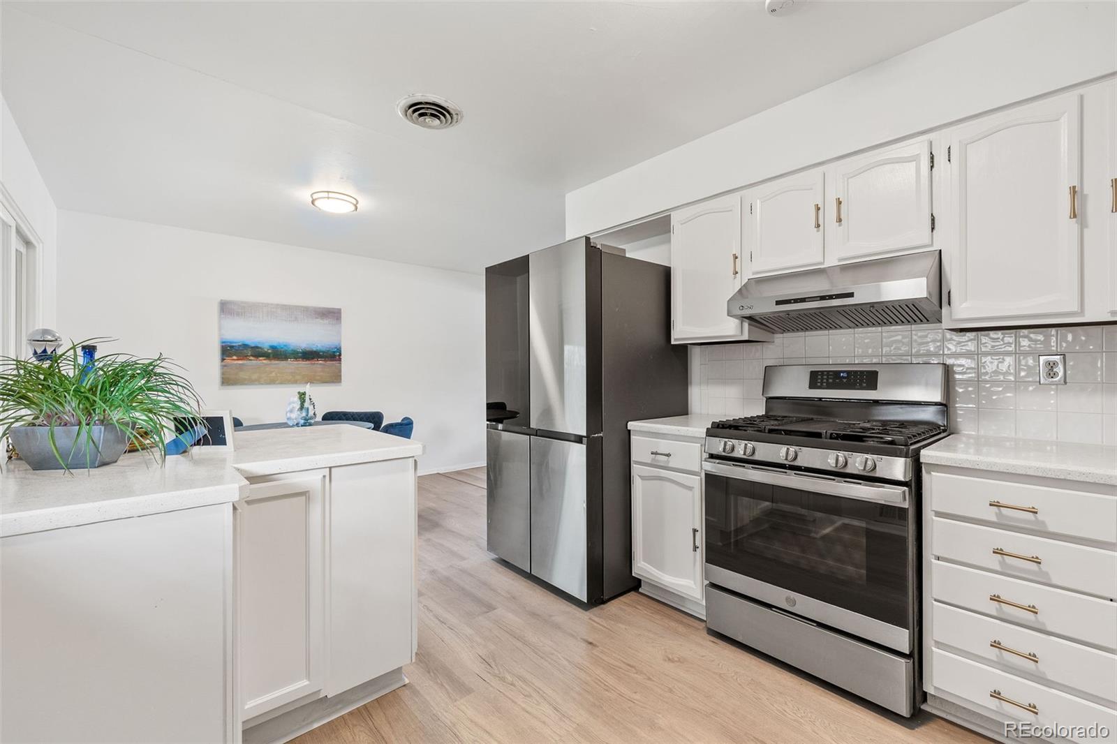 MLS Image #9 for 3423 s vrain street,denver, Colorado