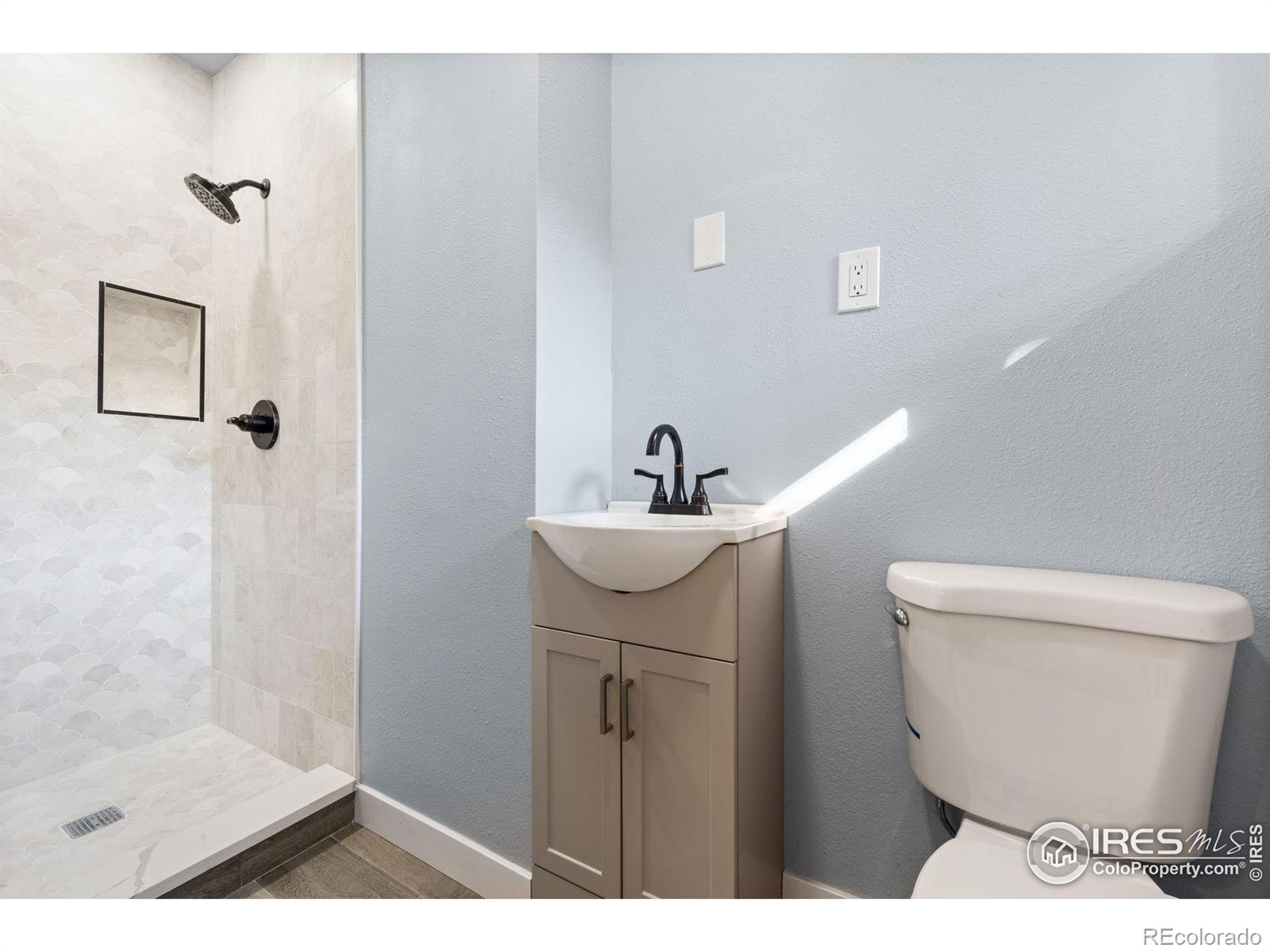 MLS Image #14 for 694 s ivy way,denver, Colorado