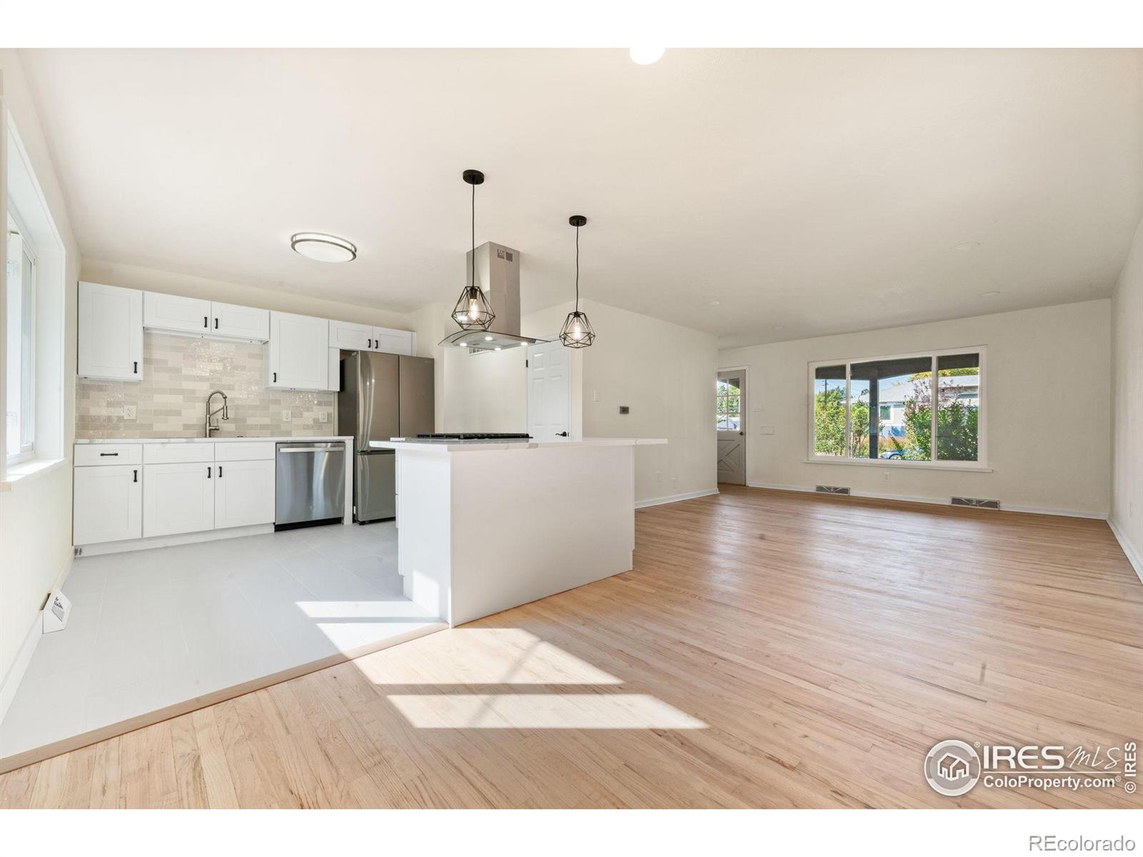 MLS Image #2 for 694 s ivy way,denver, Colorado